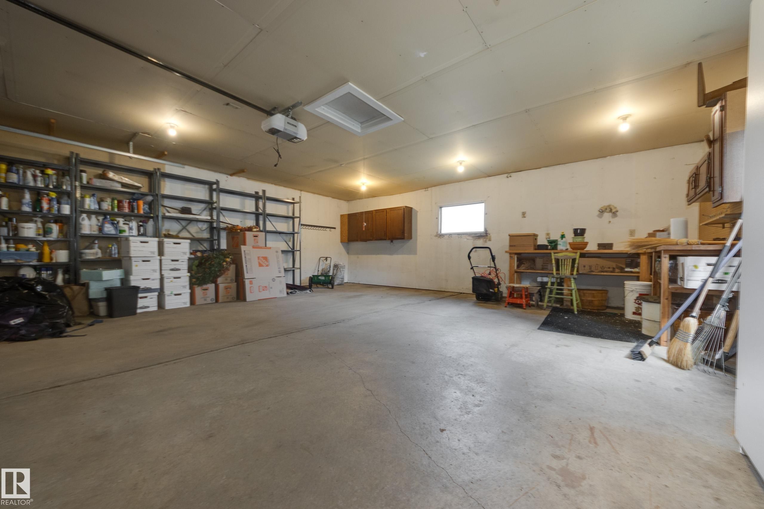 36 Fenwick Crescent, St. Albert, AB - Indoor Photo Showing Garage