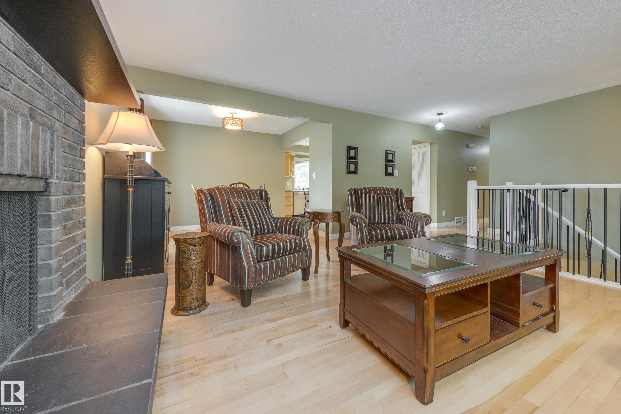 36 Fenwick Crescent, St. Albert, AB - Indoor Photo Showing Living Room