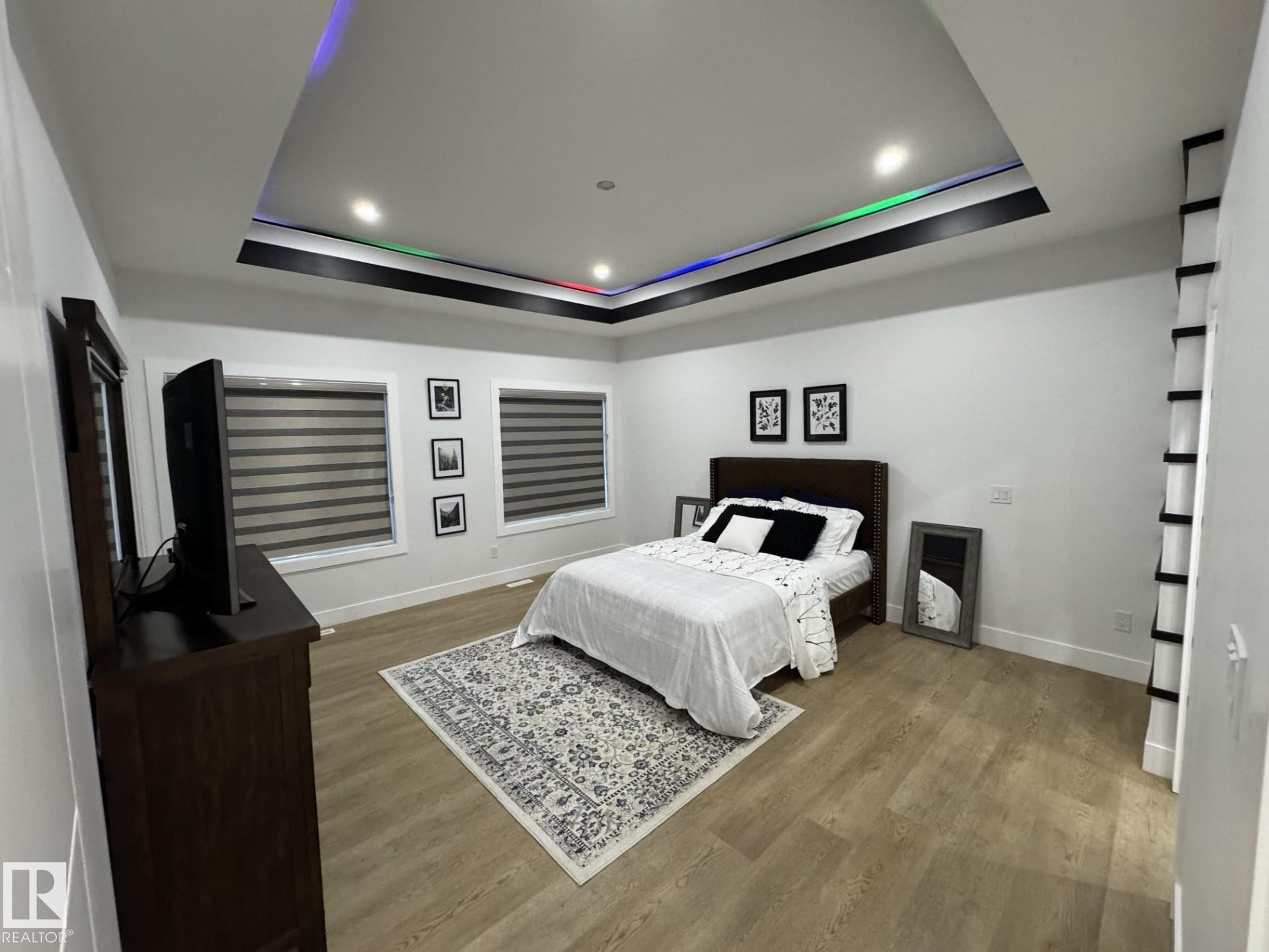 Tray ceiling with integrated recessed lighting and accent lighting - 2123 18 Avenue, Edmonton, AB