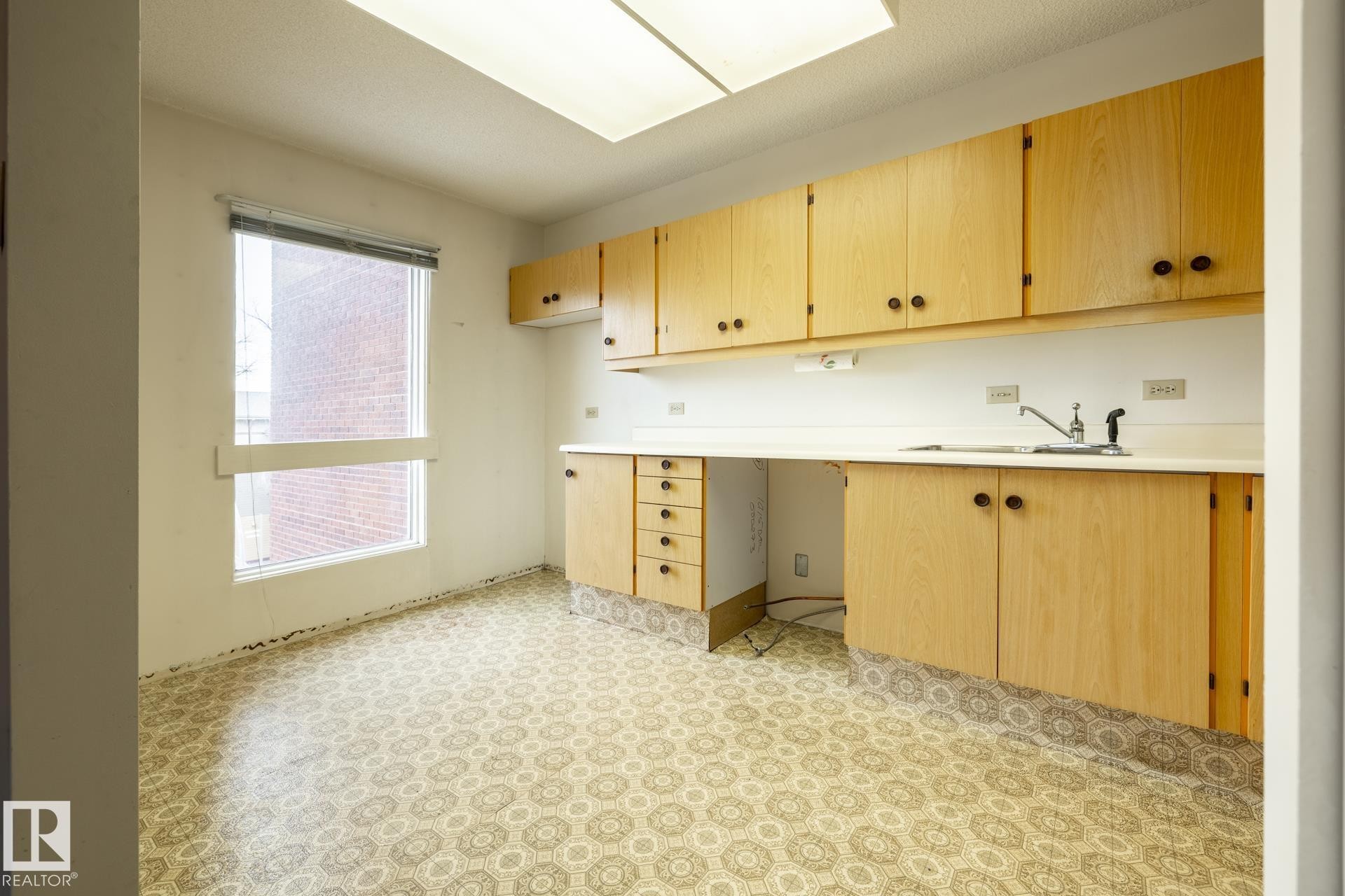 402 11027 87 Avenue, Edmonton, AB