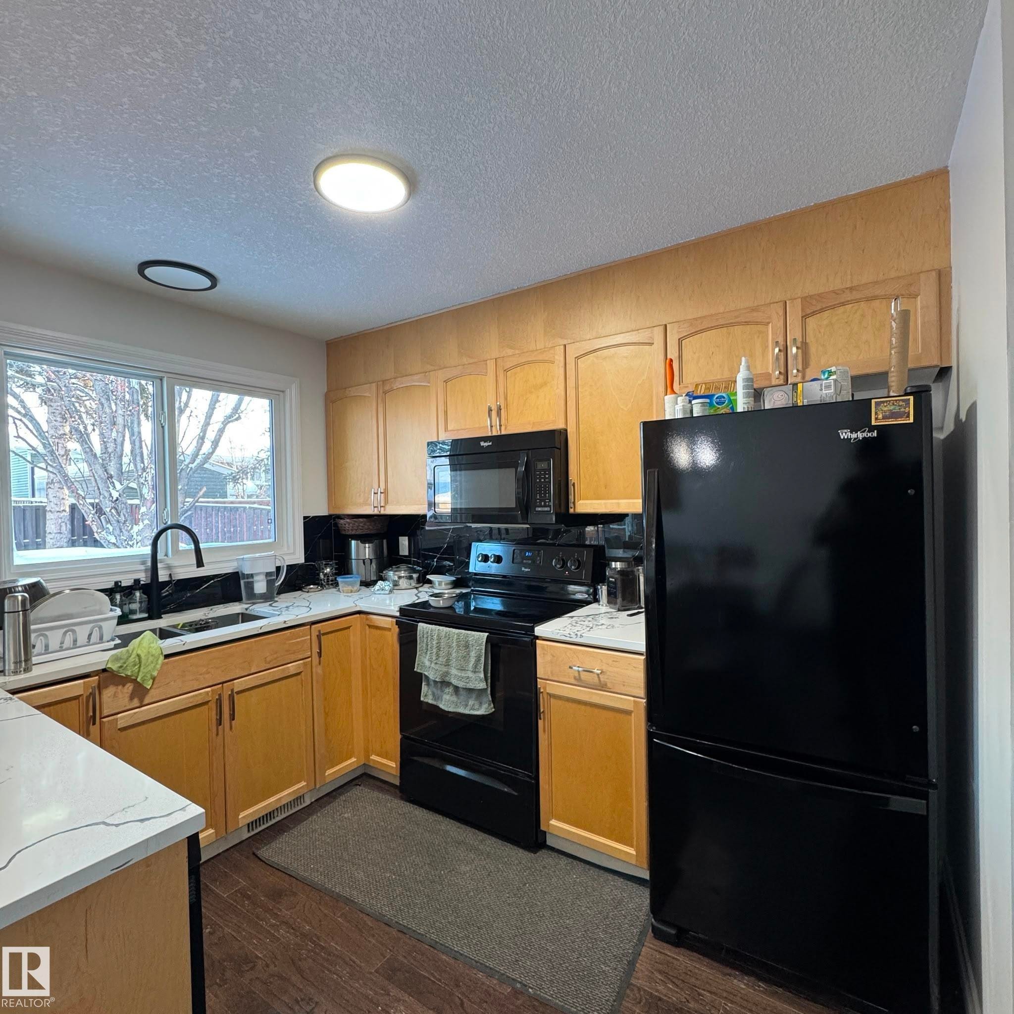 2043 49A, Edmonton, AB