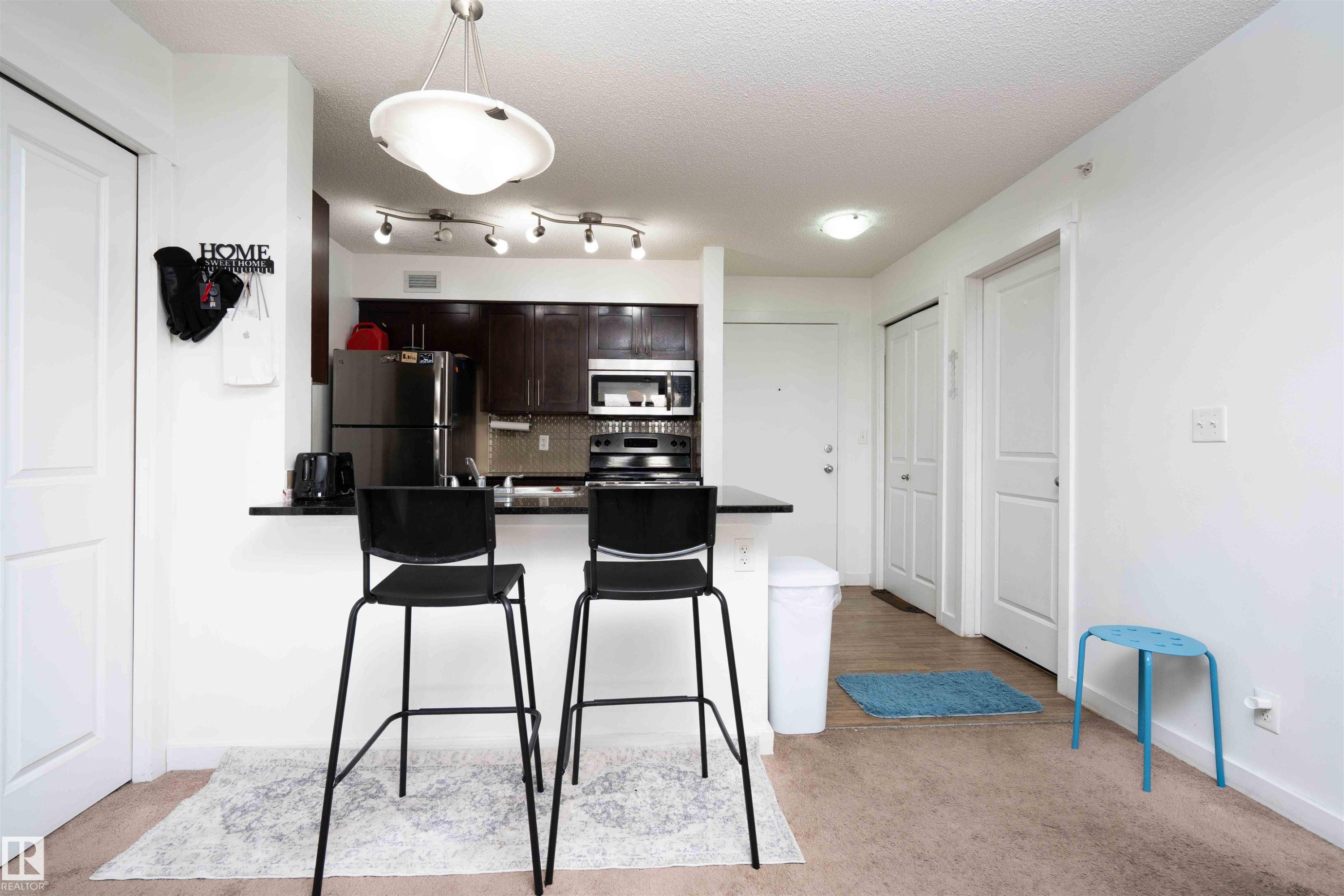 415 111 Watt Common, Edmonton, AB - Indoor Photo Showing Kitchen