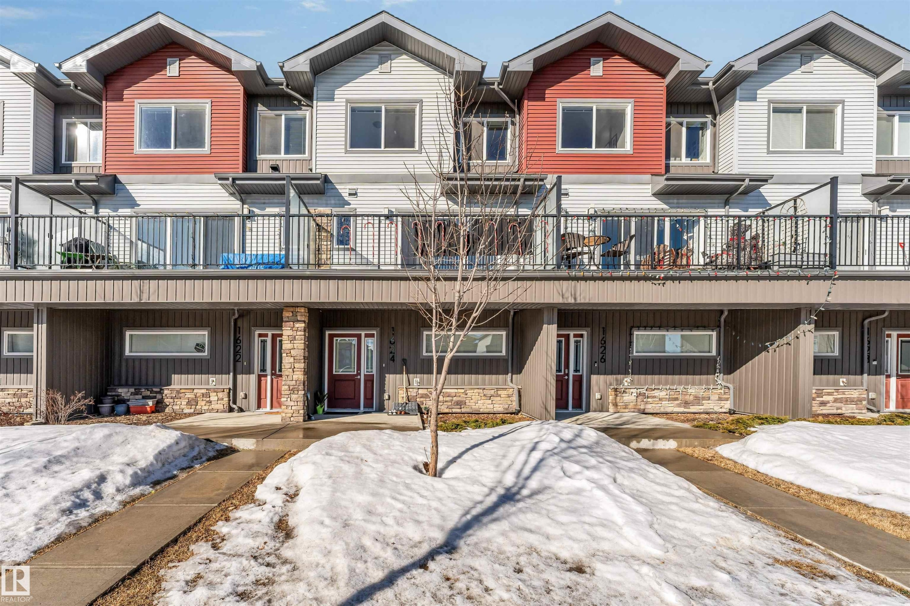 Townhome exterior with a mix of vertical and horizontal siding - 1624 33A Street, Edmonton, AB