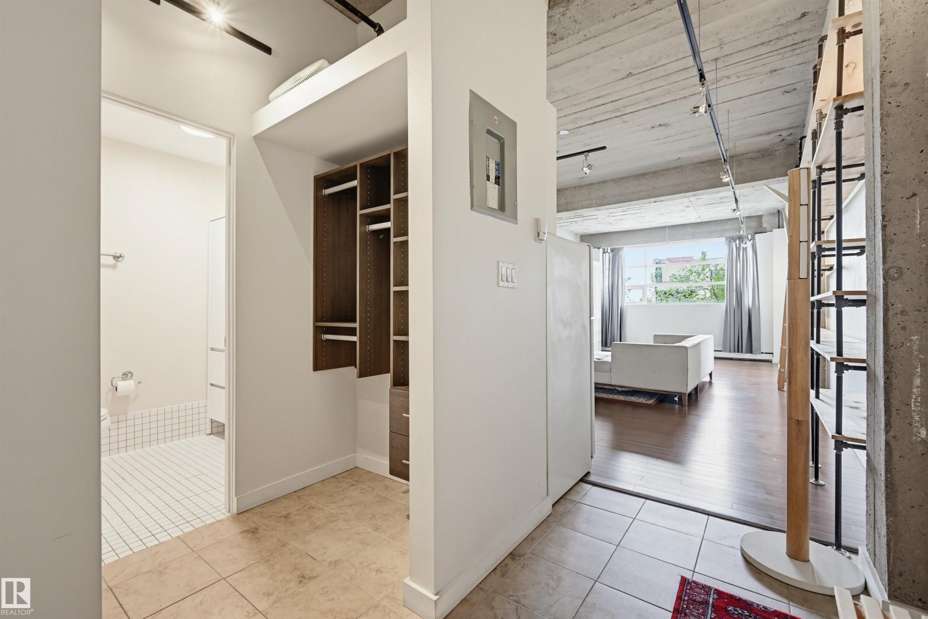 #204 10355 105 St Nw, Edmonton, AB - Indoor Photo Showing Other Room