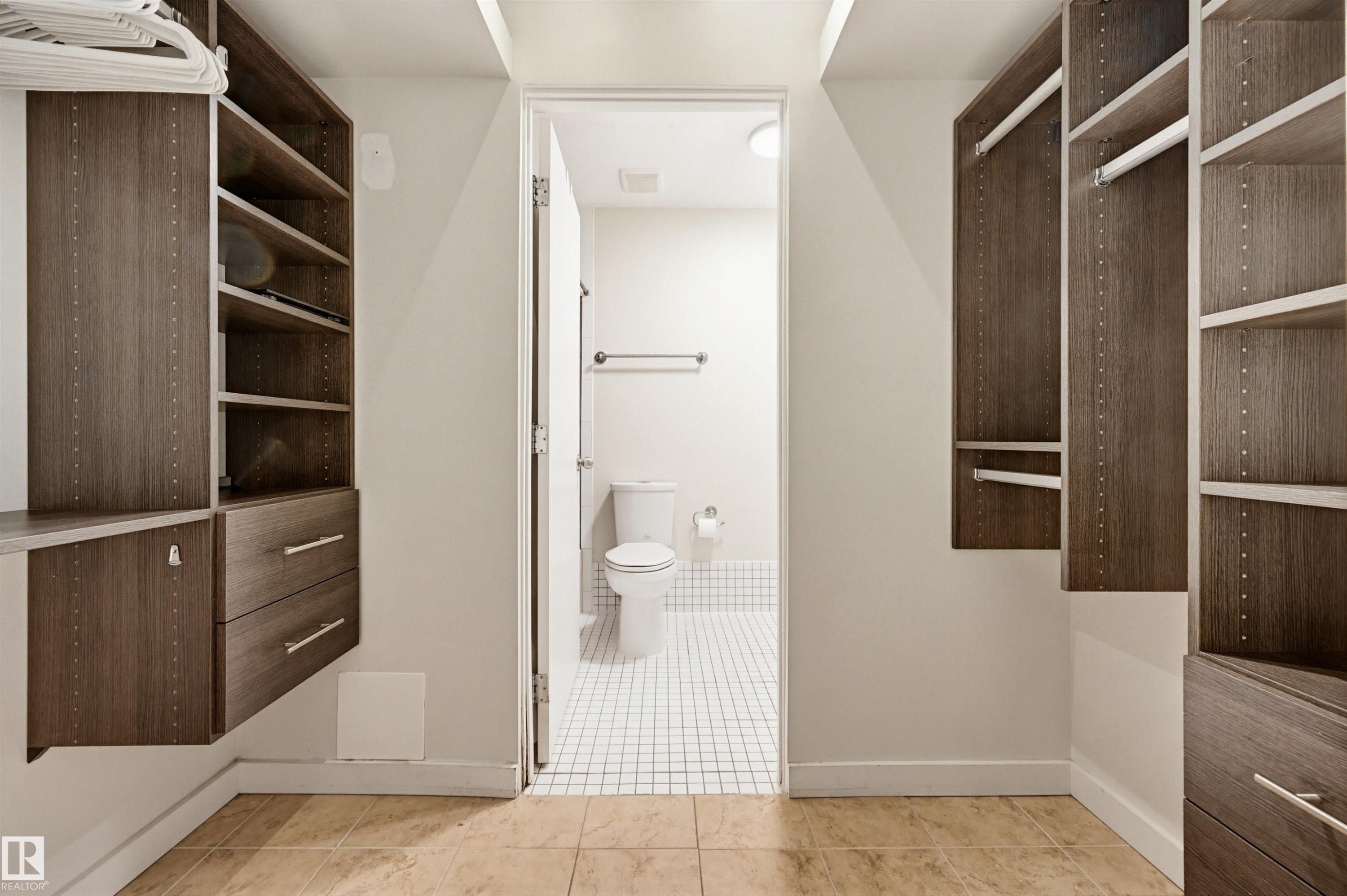 #204 10355 105 St Nw, Edmonton, AB - Indoor