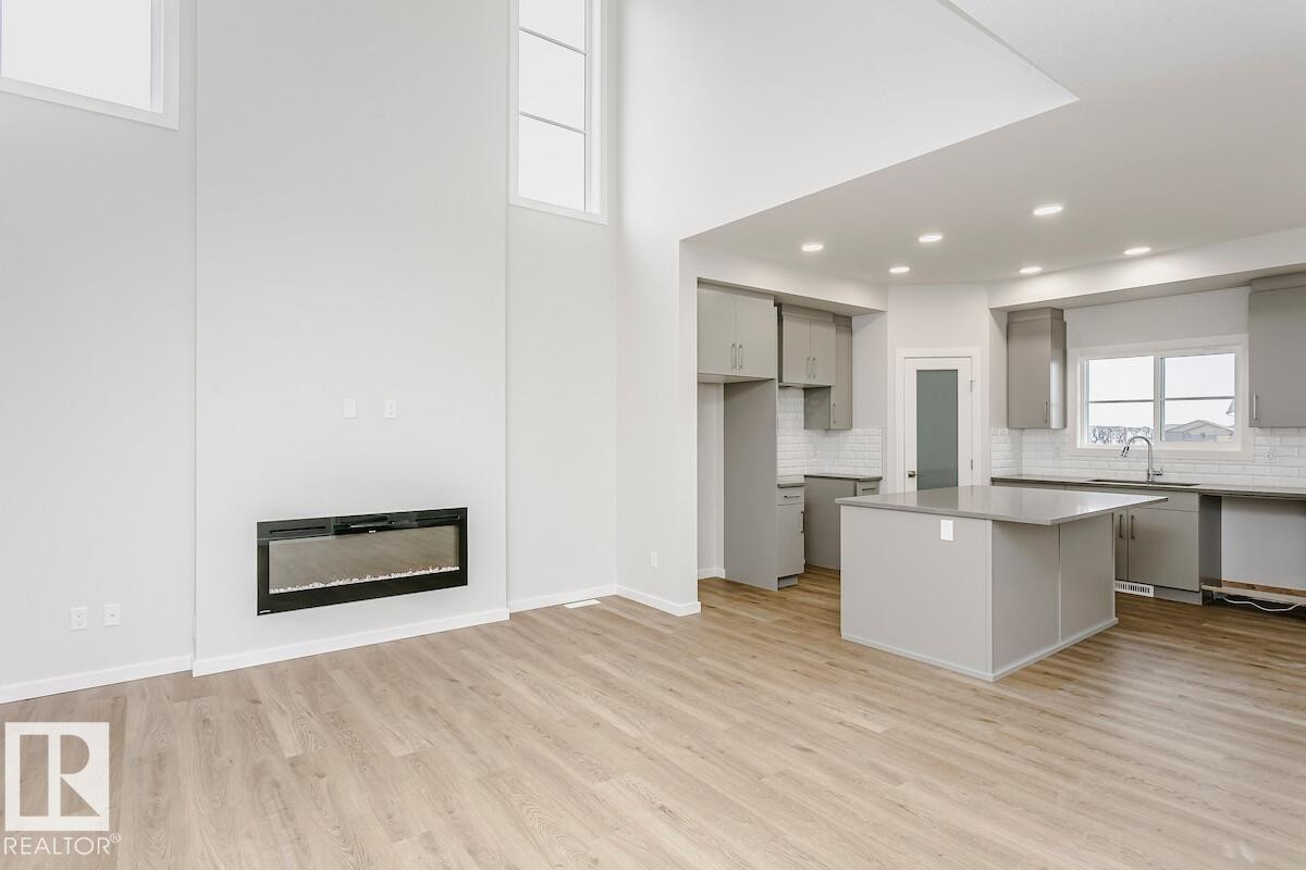 2944 65 Street Sw, Edmonton, AB - Indoor Photo Showing Kitchen With Upgraded Kitchen