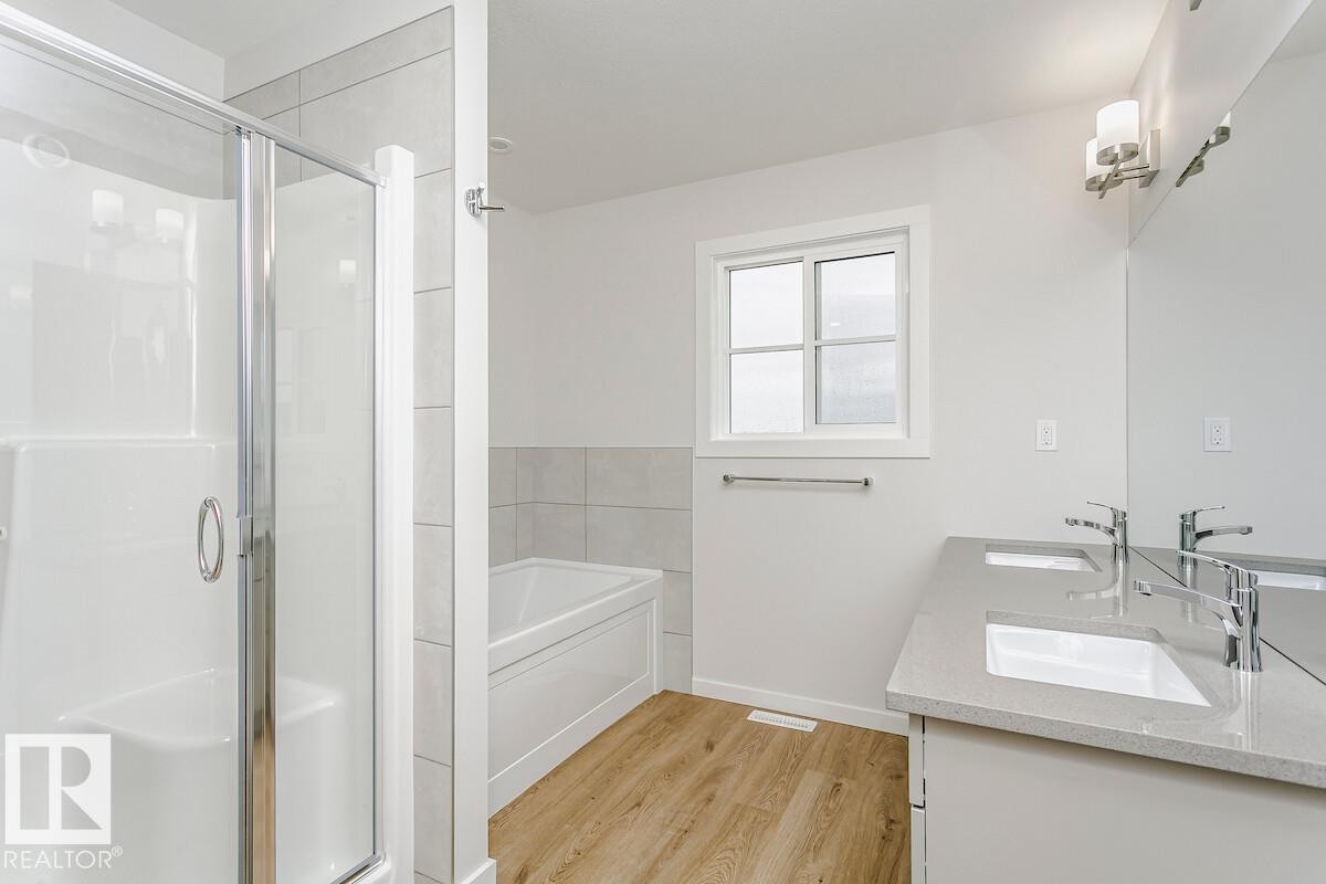 2944 65 Street Sw, Edmonton, AB - Indoor Photo Showing Bathroom