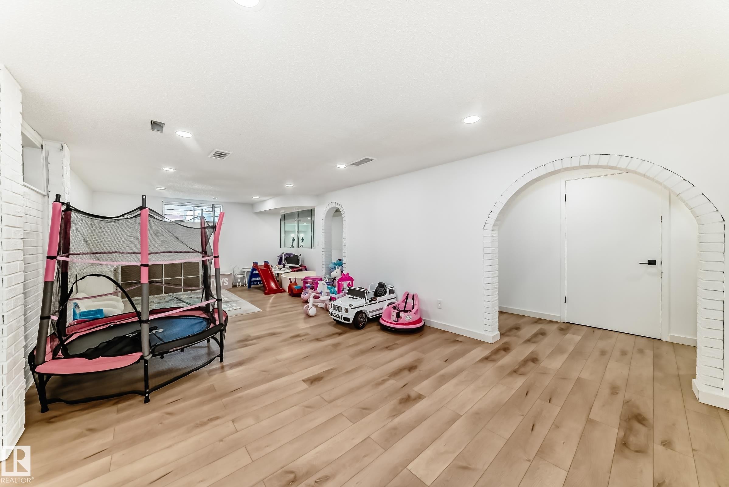 9815 159 Avenue, Edmonton, AB