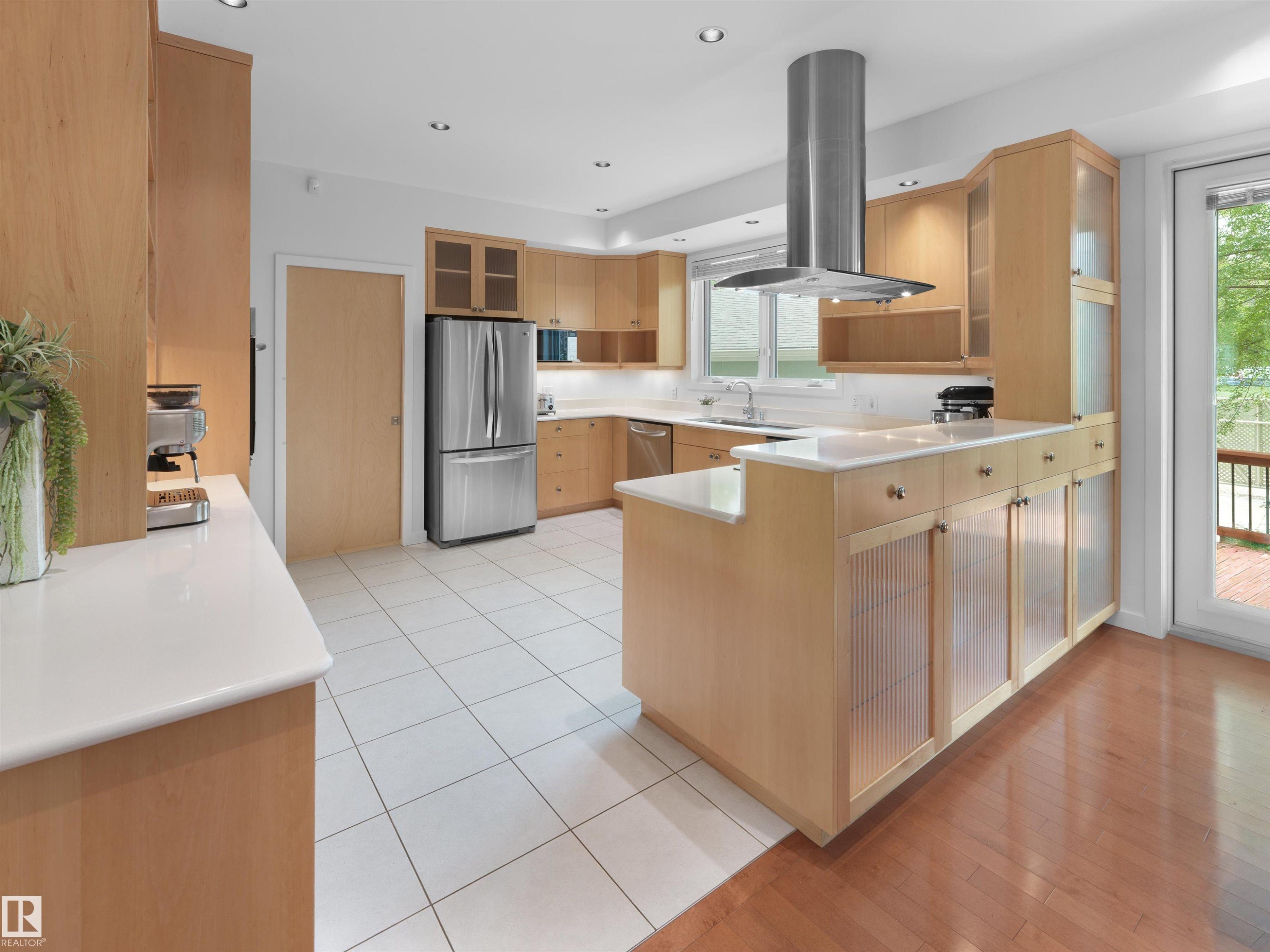 11131 75 Avenue, Edmonton, AB