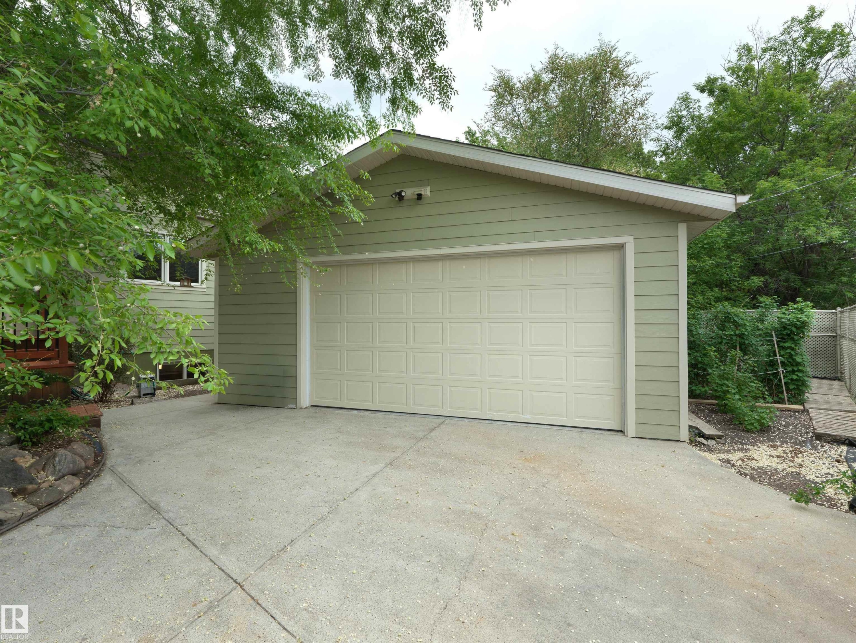 11131 75 Avenue, Edmonton, AB