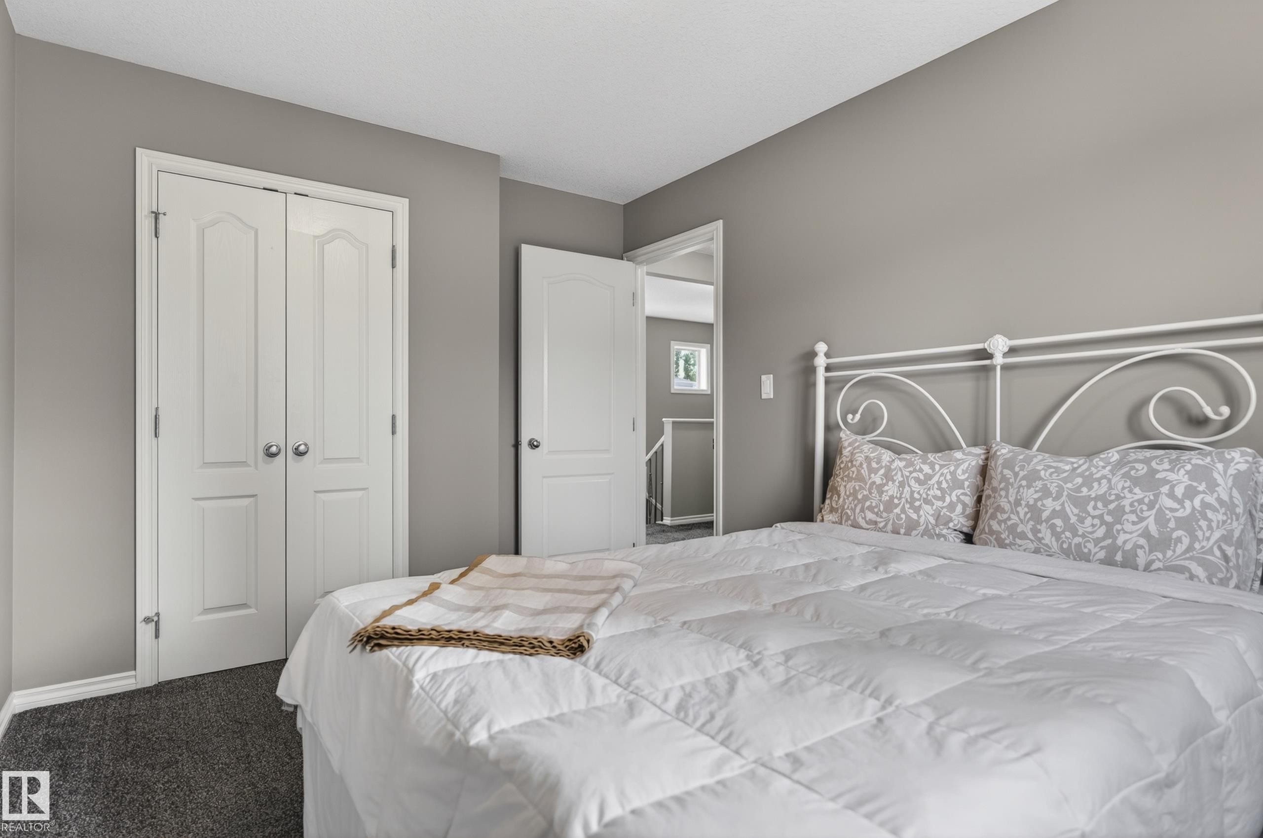 9515 221 Street, Edmonton, AB