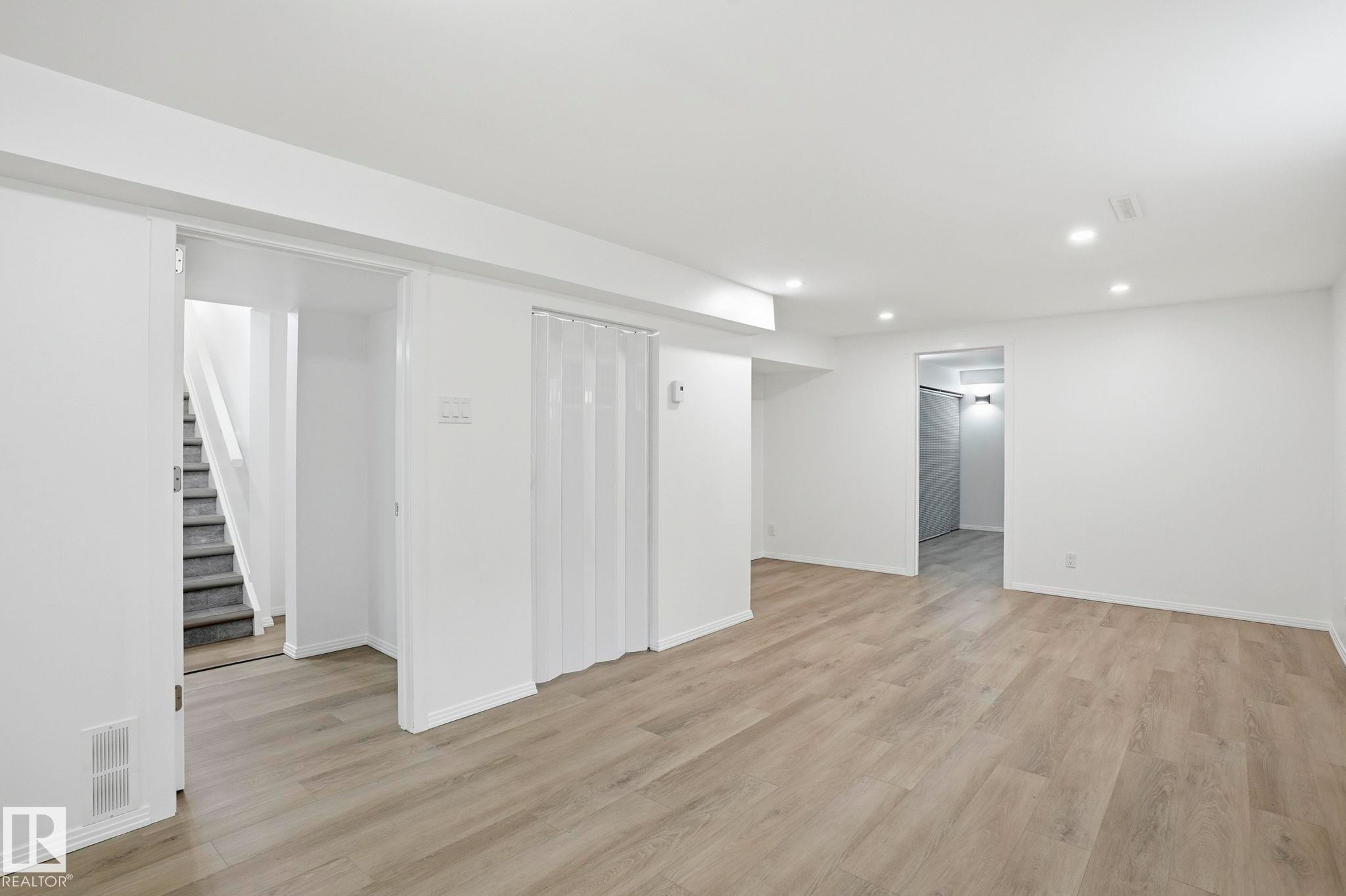 4502 53 Avenue, Leduc, AB - Indoor