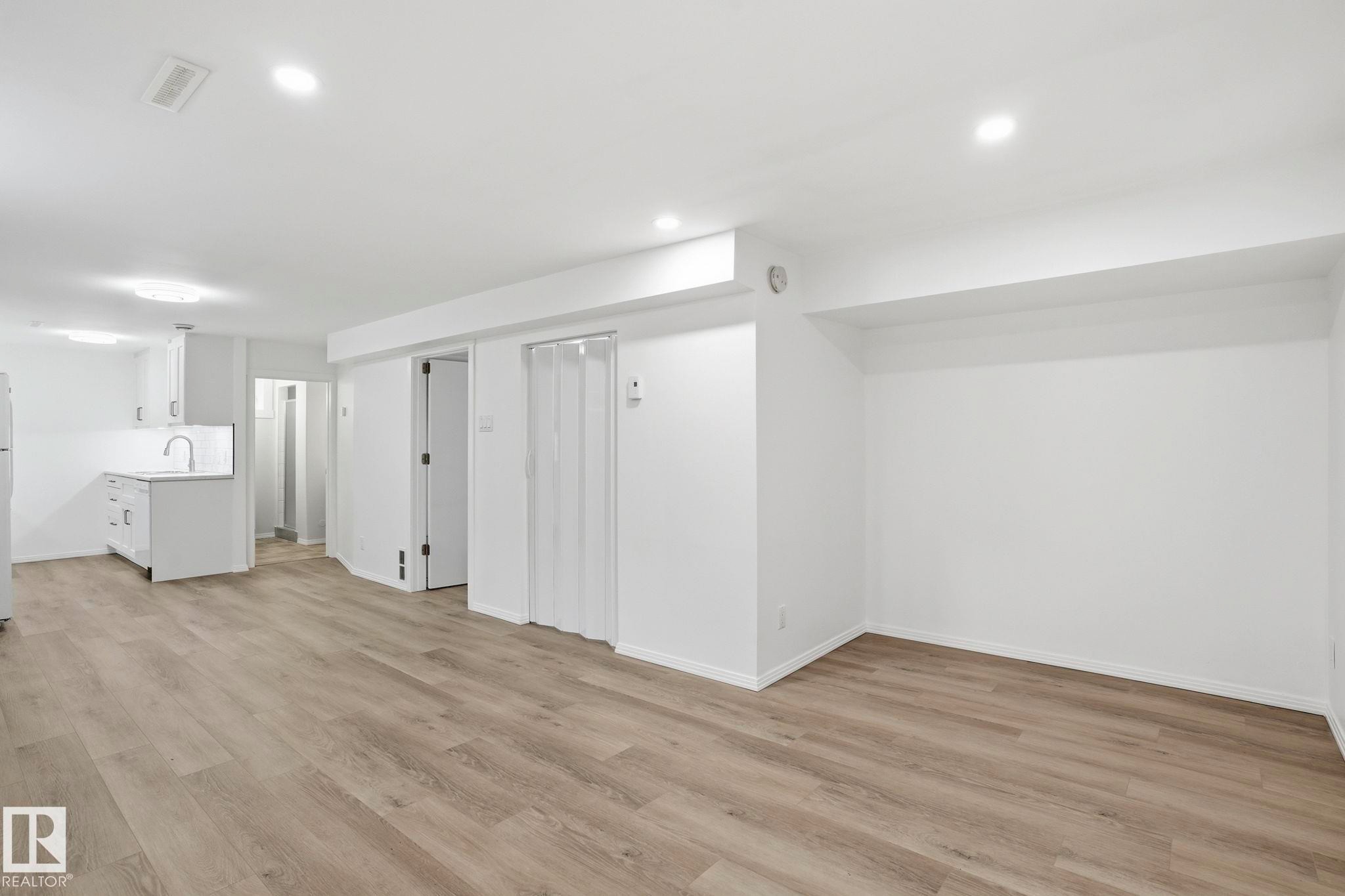 4502 53 Avenue, Leduc, AB - Indoor
