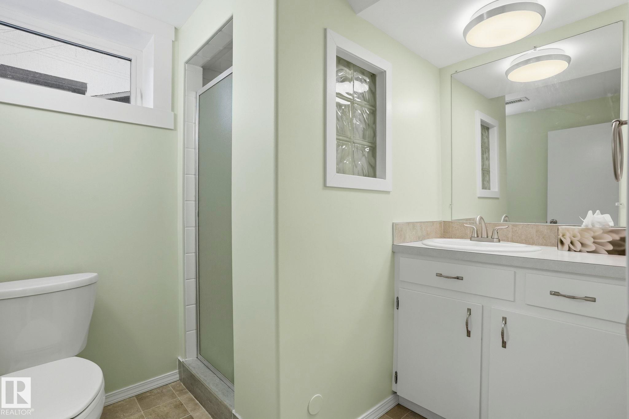 4502 53 Avenue, Leduc, AB - Indoor Photo Showing Bathroom