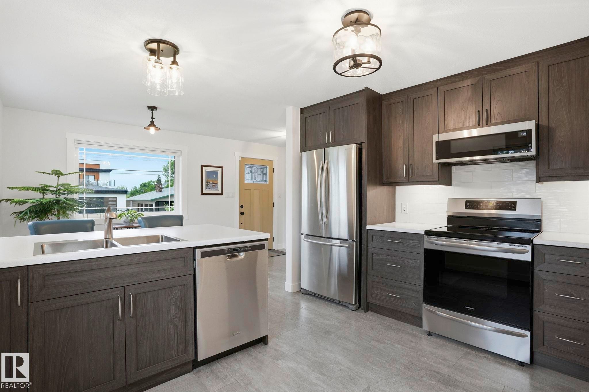 4502 53 Avenue, Leduc, AB - Indoor Photo Showing Kitchen With Double Sink