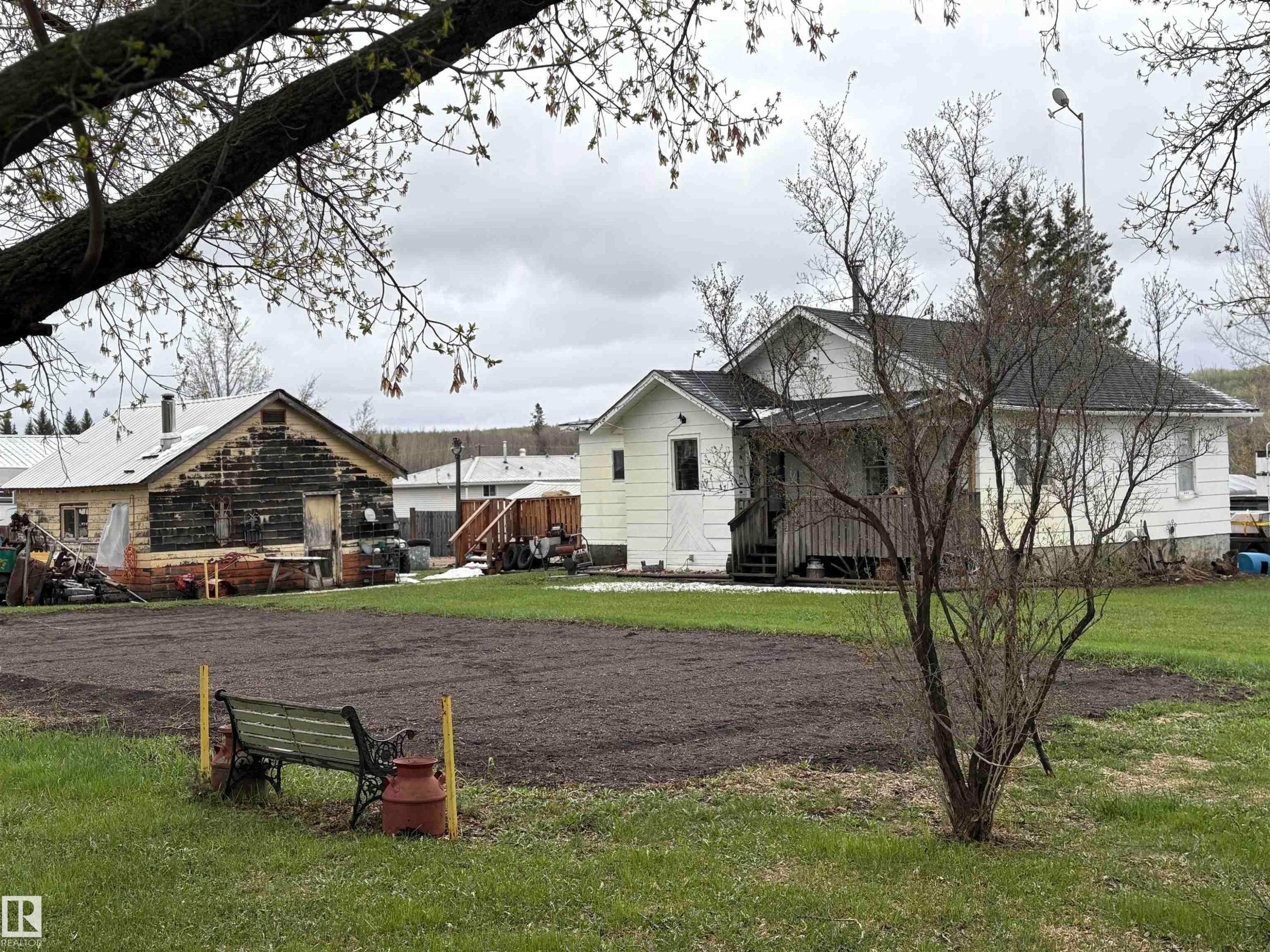 Expansive yard featuring a large tilled garden area. - 125 56524 Rng Rd 52A, Lindbergh, AB