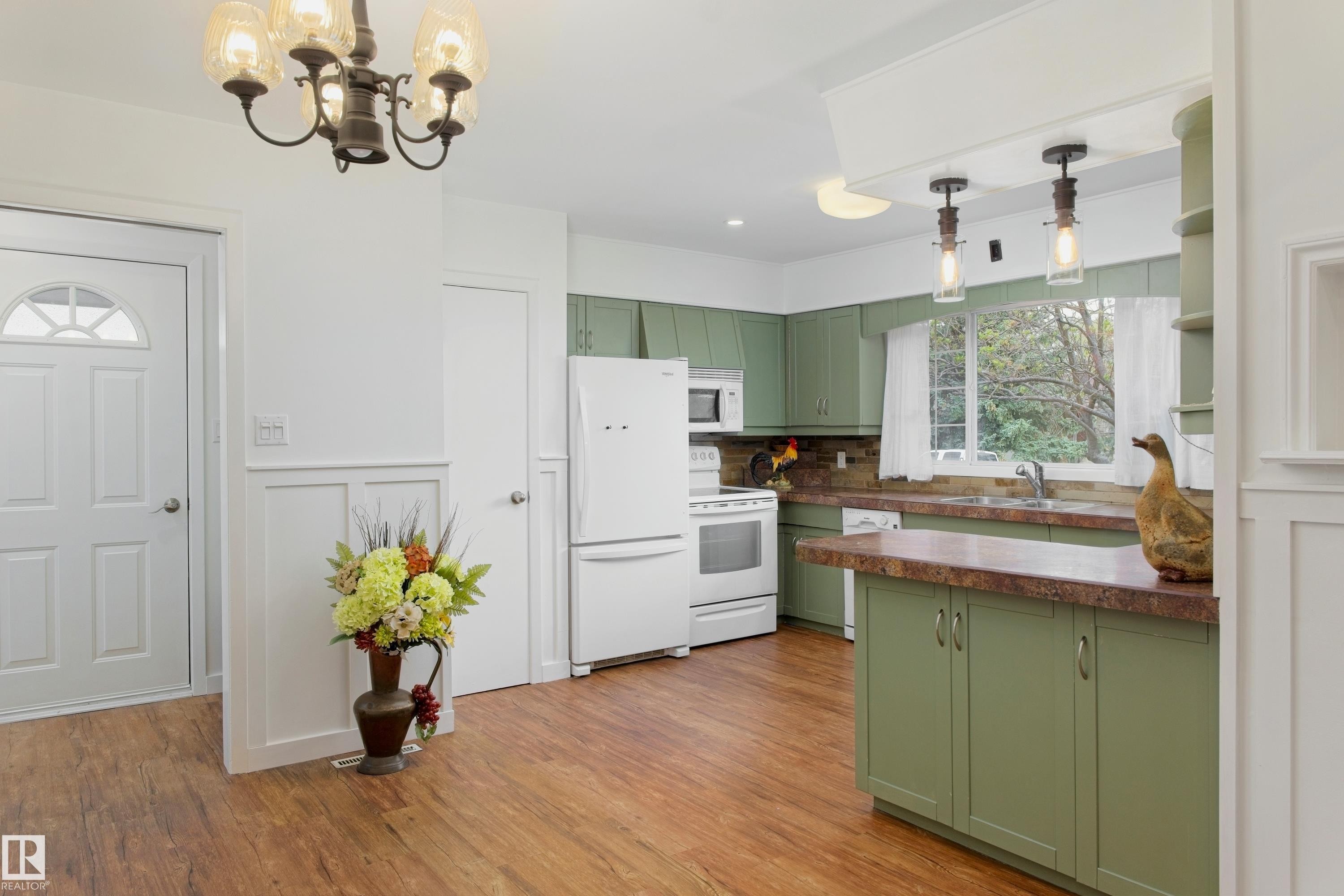 4615 54 Avenue, Barrhead, AB - Indoor Photo Showing Kitchen