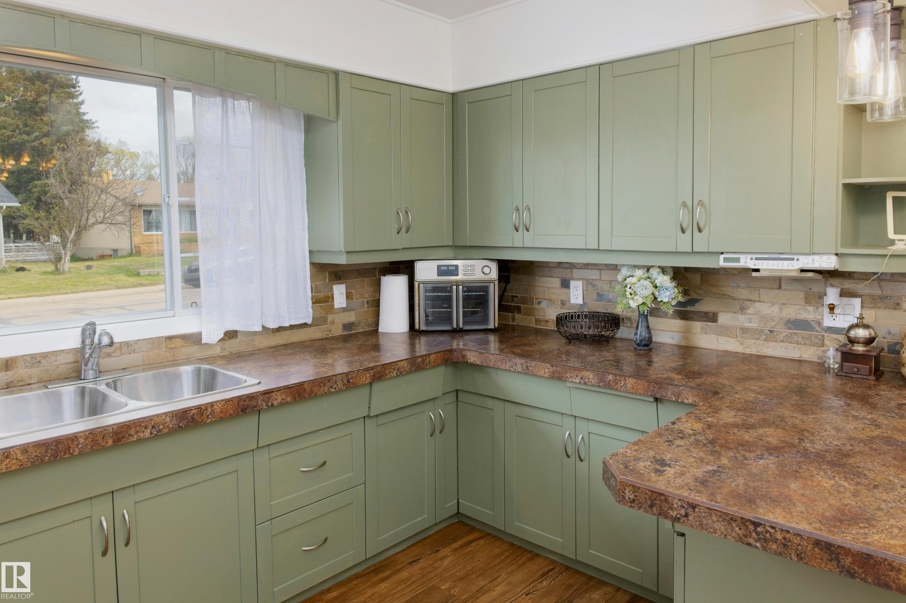 4615 54 Avenue, Barrhead, AB - Indoor Photo Showing Kitchen With Double Sink