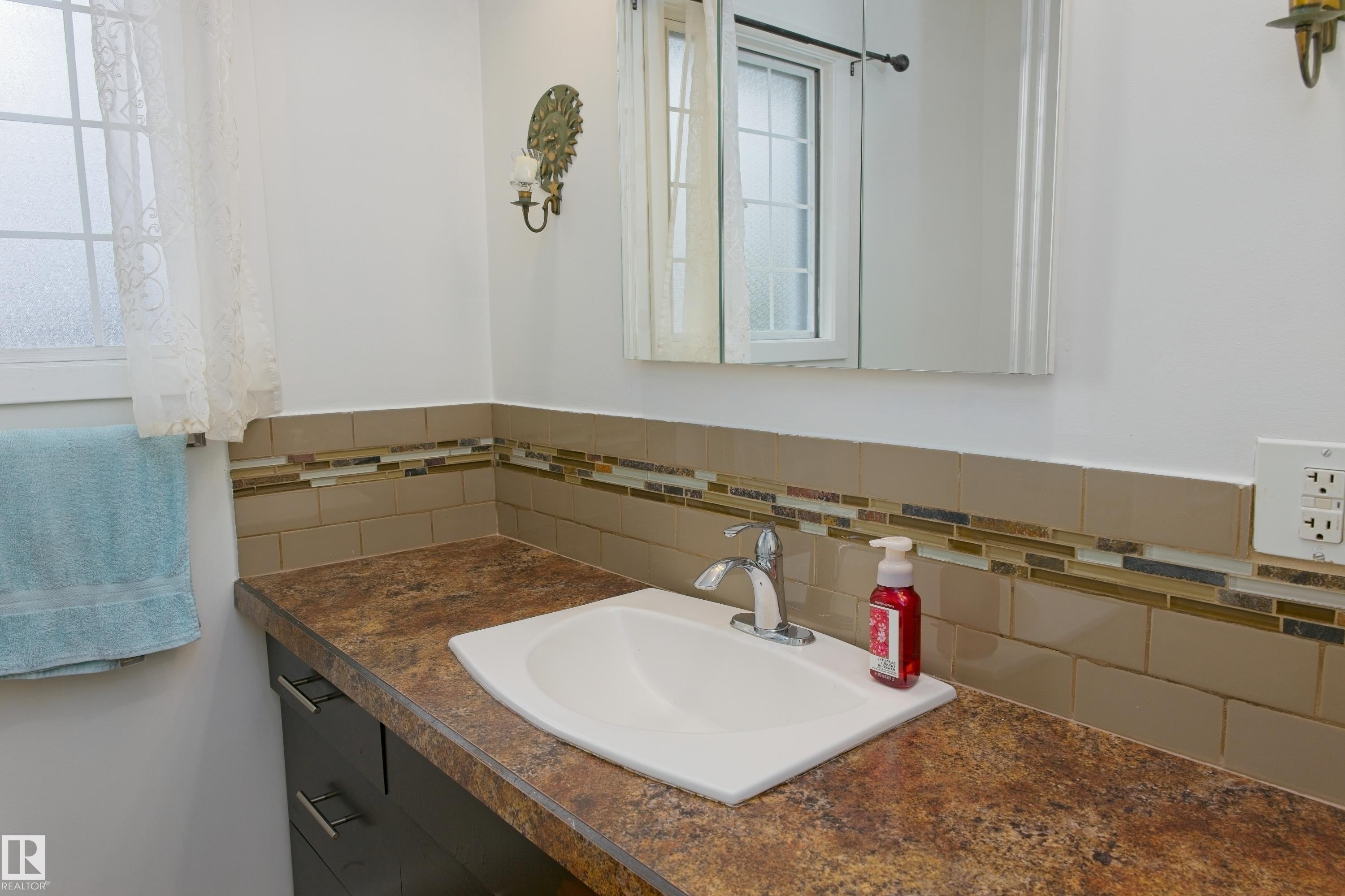 4615 54 Avenue, Barrhead, AB - Indoor Photo Showing Bathroom