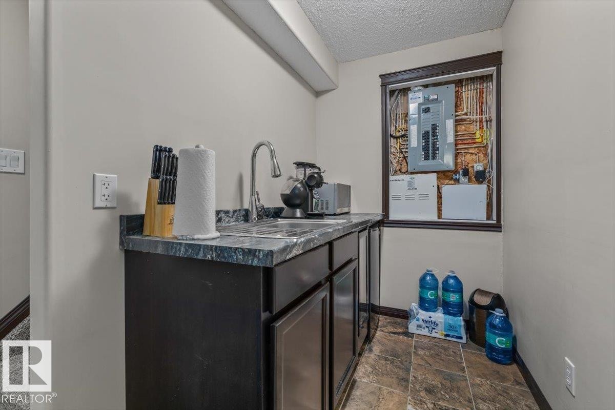 5015 Thibault Way, Edmonton, AB