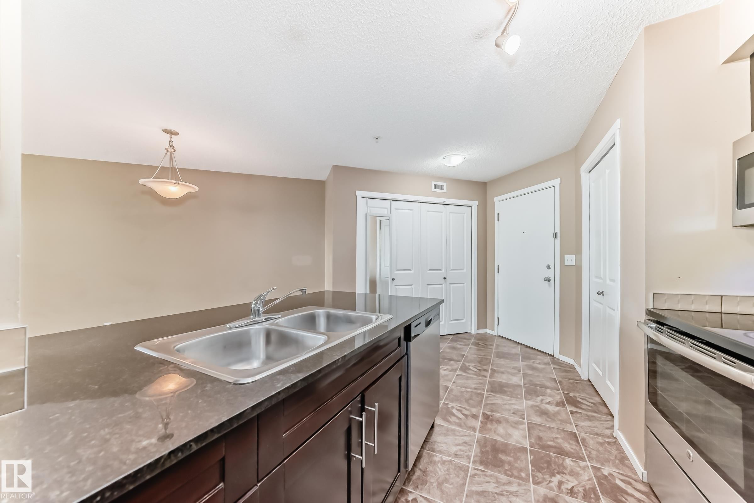 Kitchen - 215 1510 Watt Drive, Edmonton, AB