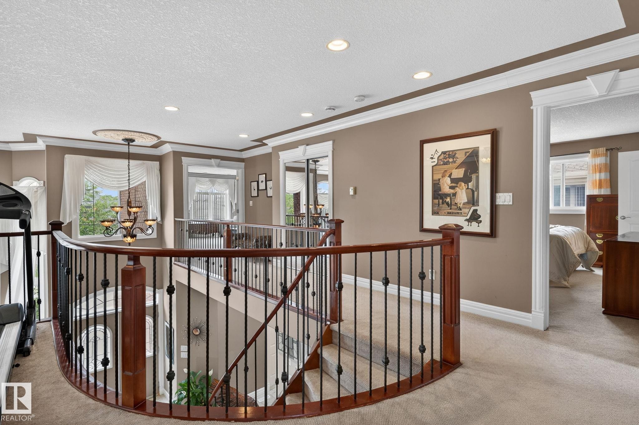Foyer with arched double entry doors featuring decorative glass inserts and an arched transom window - 1508 Palmer Close, Edmonton, AB