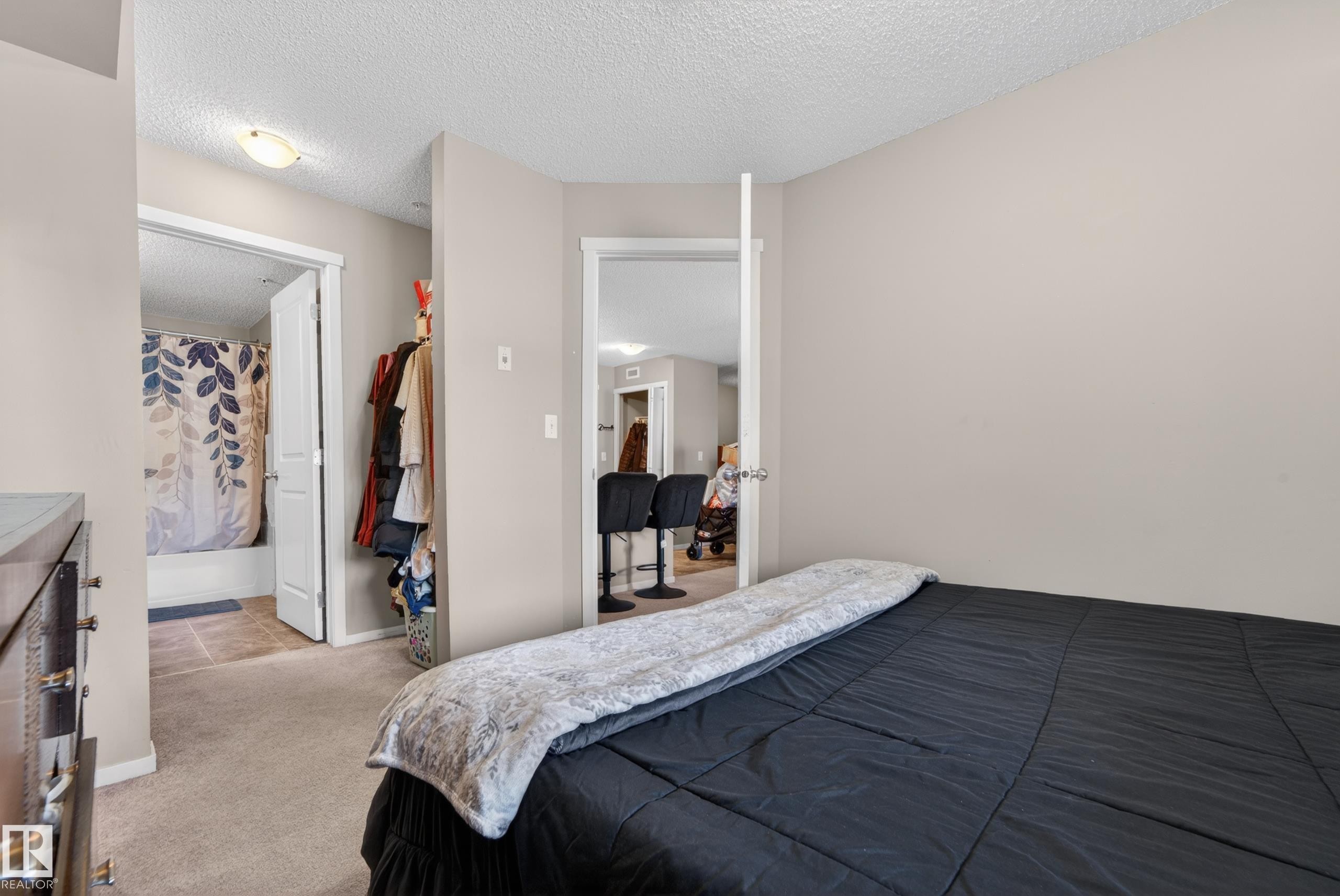 Carpeted bedroom featuring light-toned walls and a ceiling light fixture - 225 1510 Watt Drive, Edmonton, AB - Indoor Photo Showing Bedroom