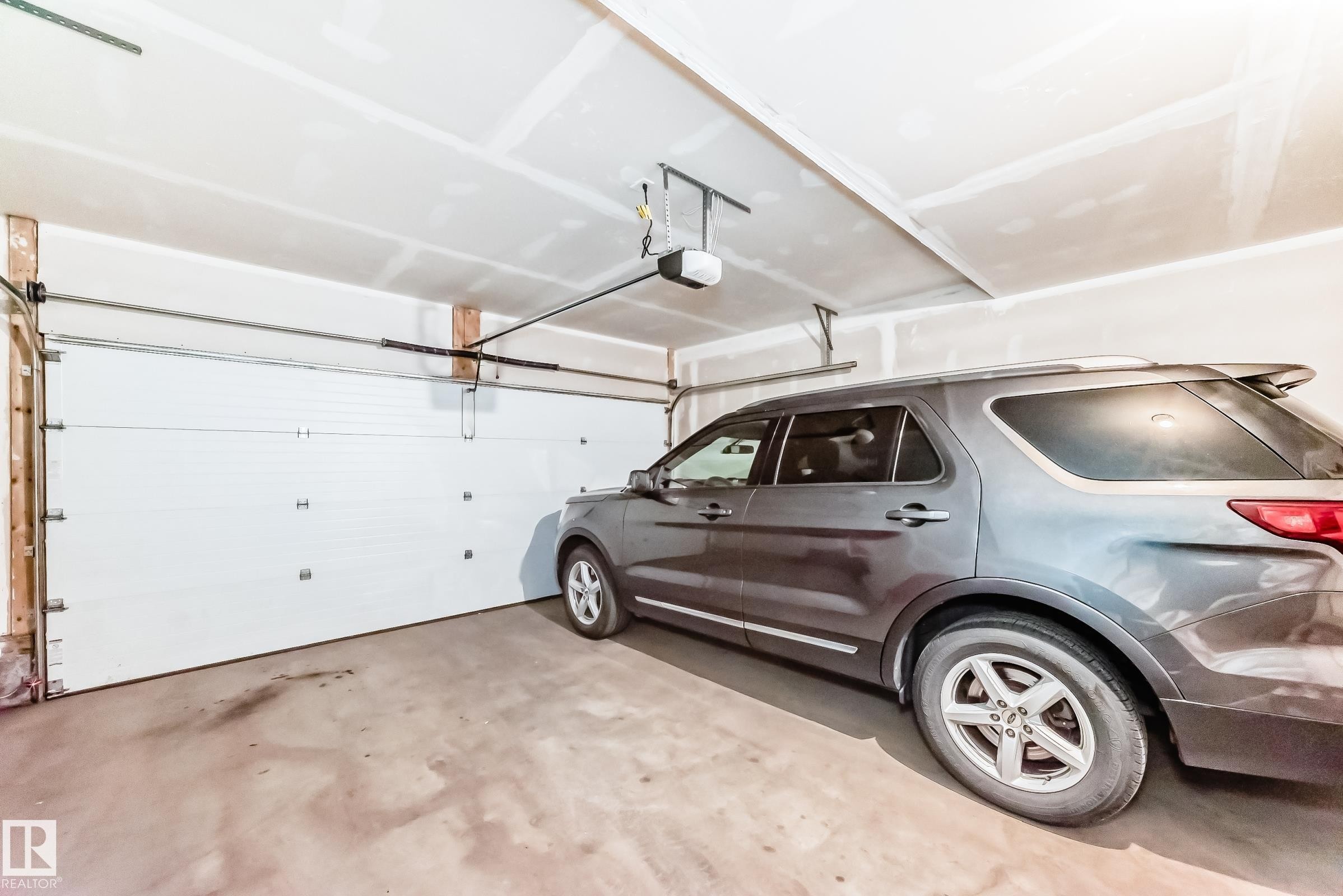 67 17832 78 Street, Edmonton, AB - Indoor Photo Showing Garage