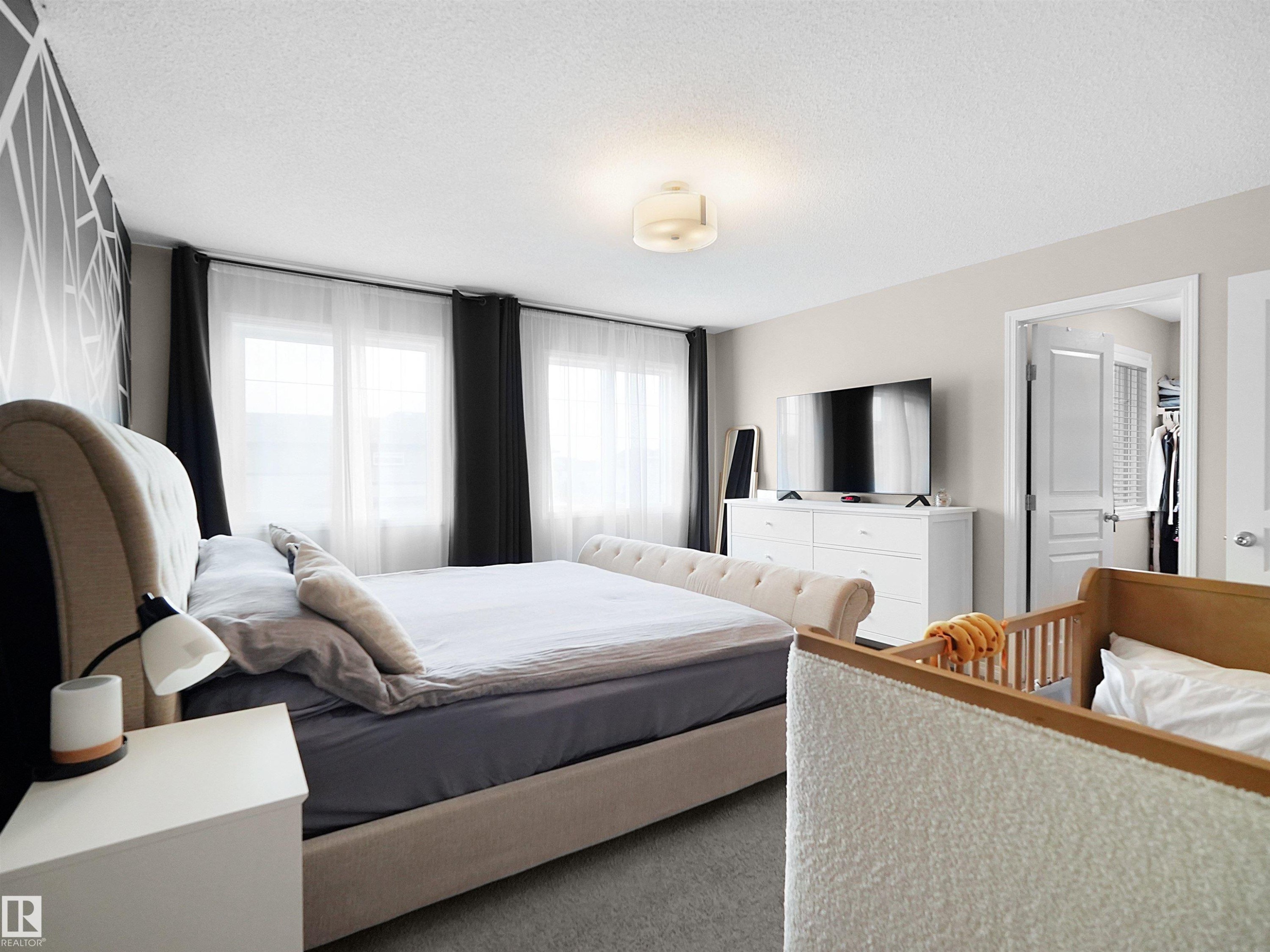 9008 Cooper Link Link Sw, Edmonton, AB - Indoor Photo Showing Bedroom