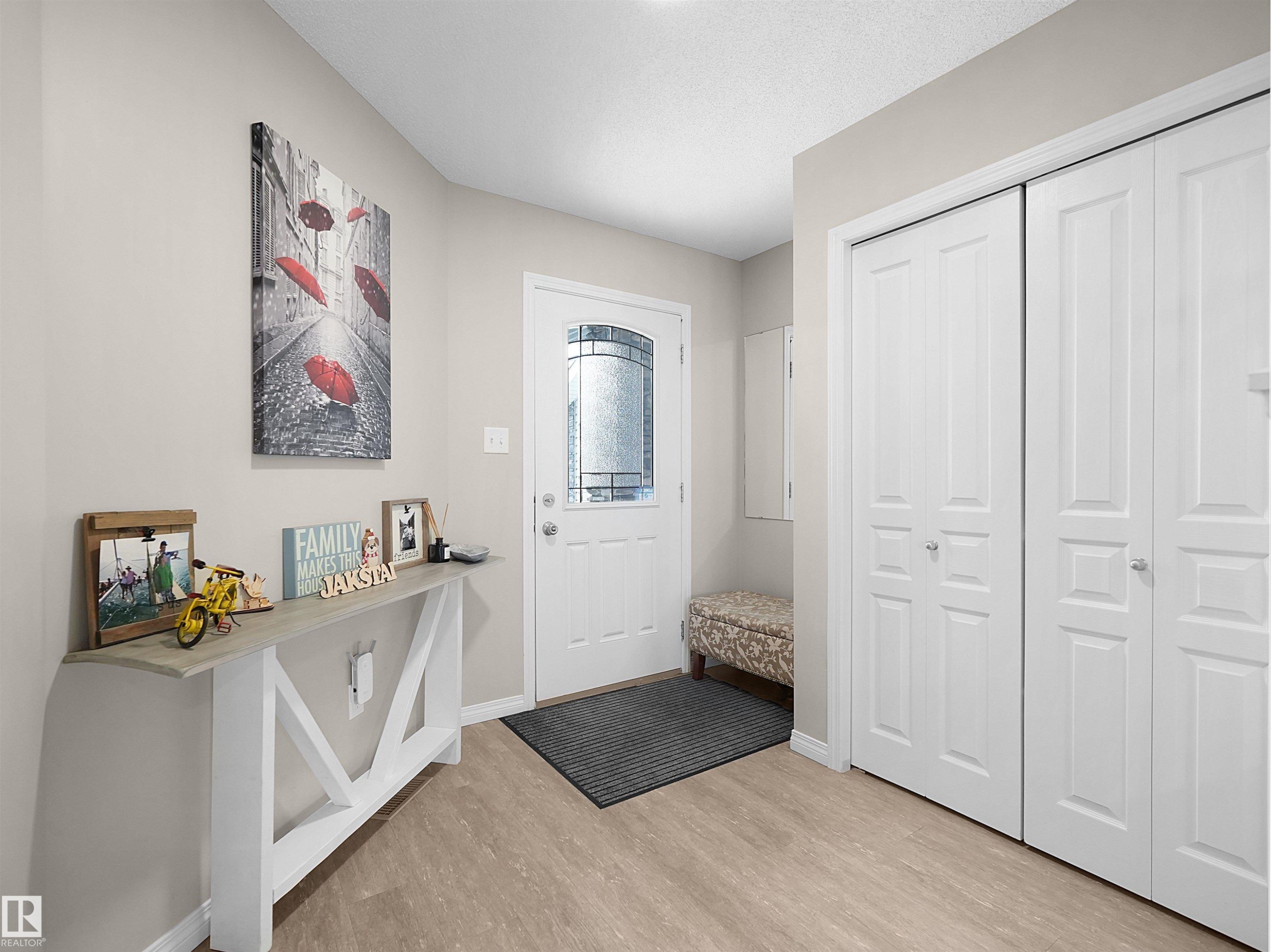 9008 Cooper Link Link Sw, Edmonton, AB - Indoor Photo Showing Other Room
