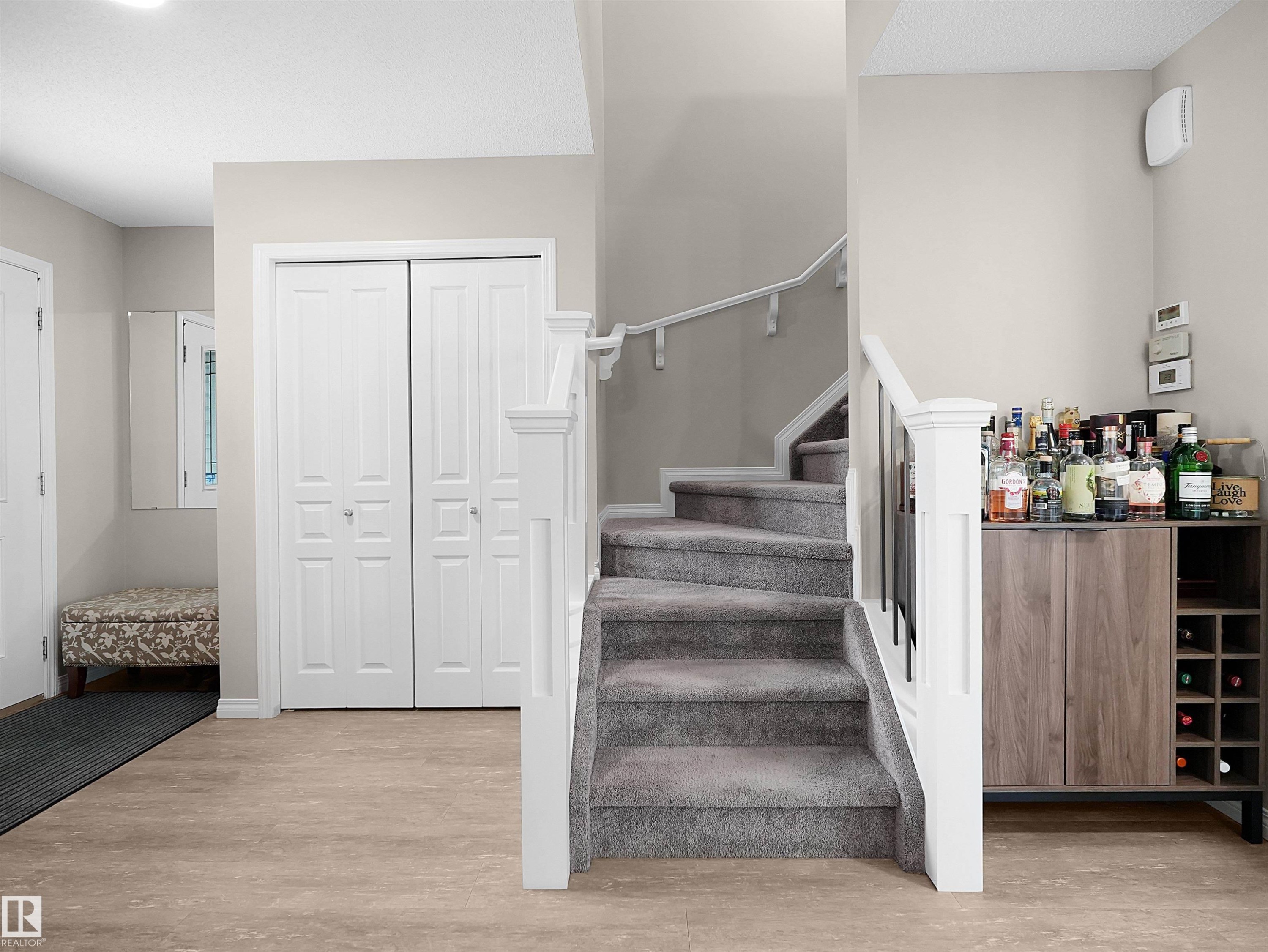 9008 Cooper Link Link Sw, Edmonton, AB - Indoor Photo Showing Other Room