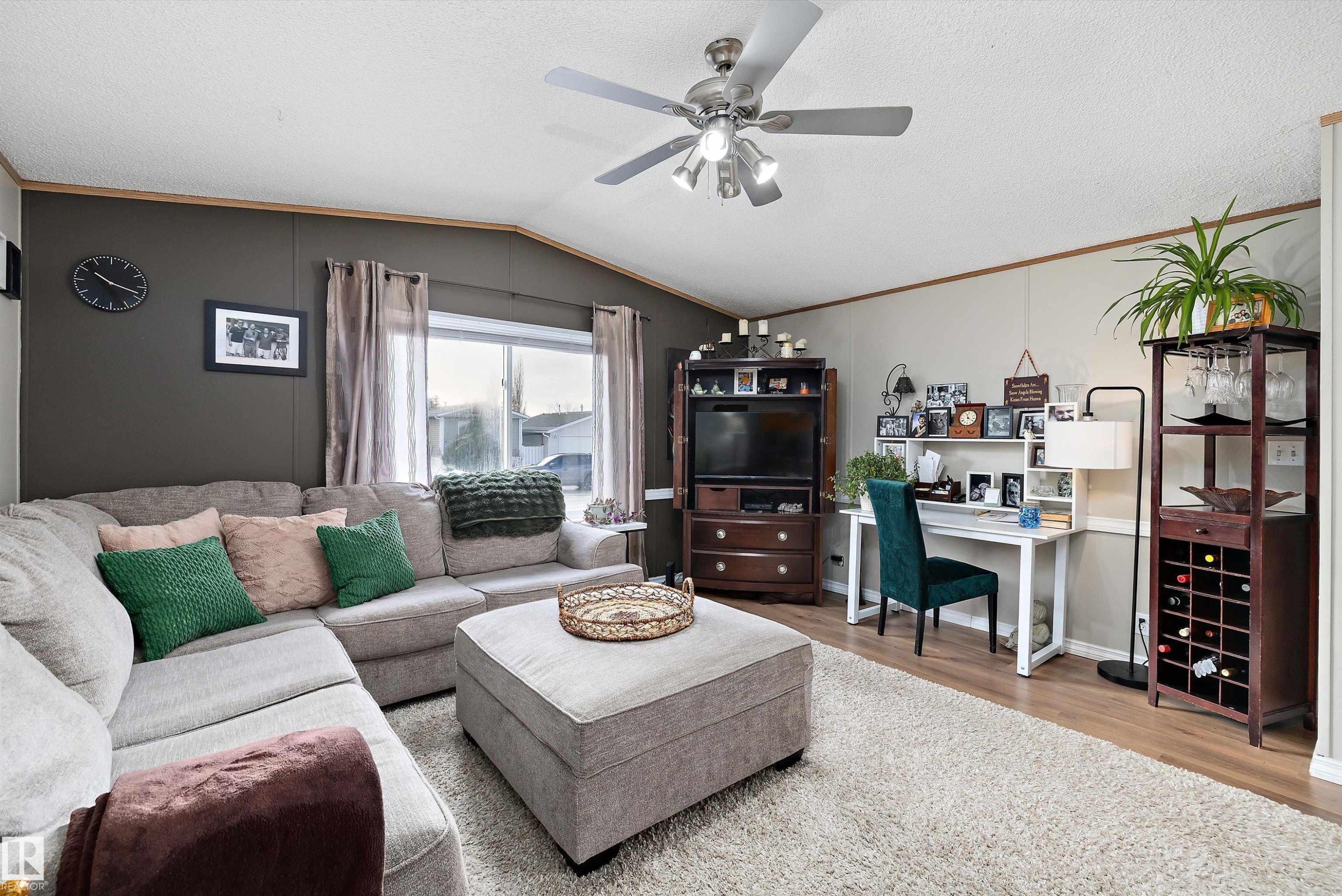 #161 3400 48 St, Stony Plain, AB - Indoor Photo Showing Living Room