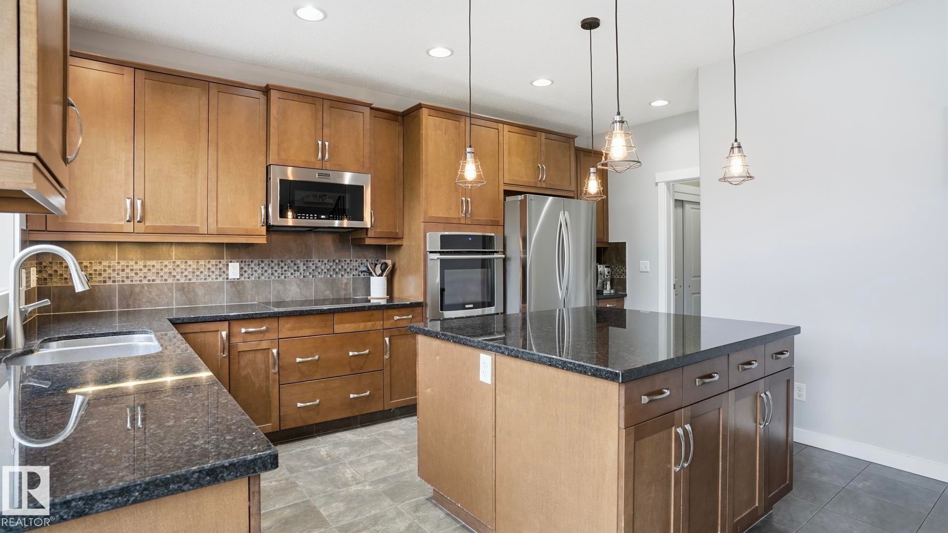 75 Rue Moreau, Beaumont, AB - Indoor Photo Showing Kitchen With Double Sink With Upgraded Kitchen