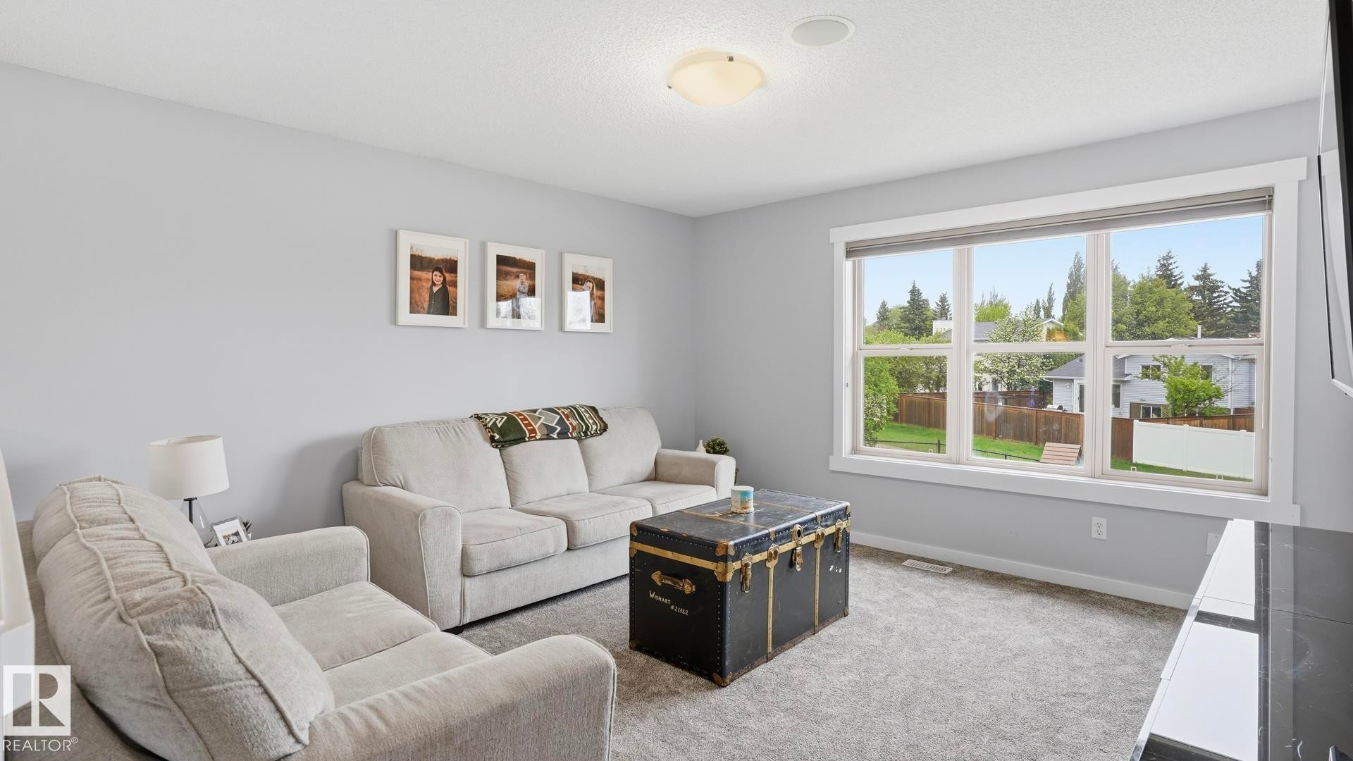 75 Rue Moreau, Beaumont, AB - Indoor Photo Showing Living Room