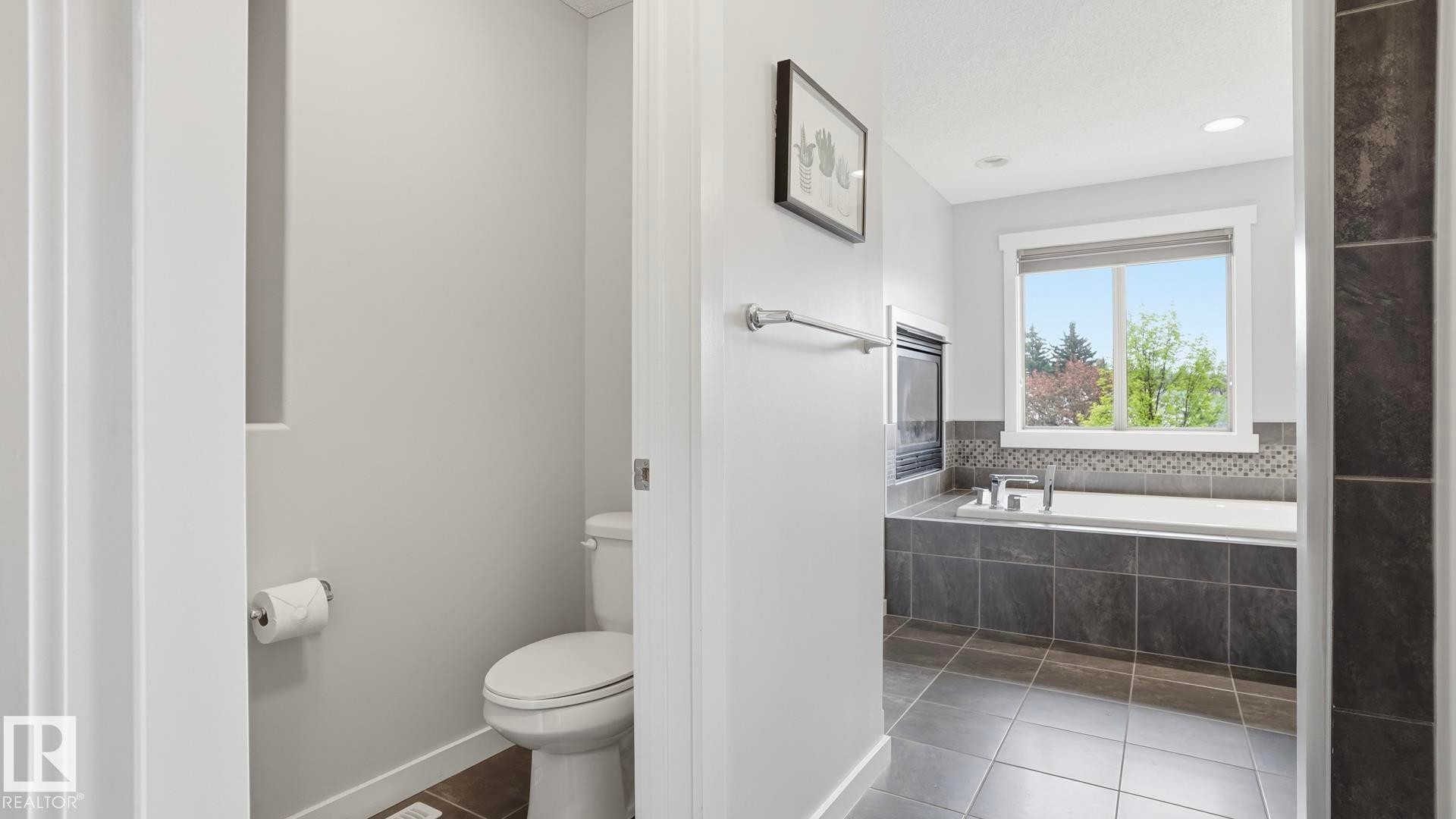 75 Rue Moreau, Beaumont, AB - Indoor Photo Showing Bathroom