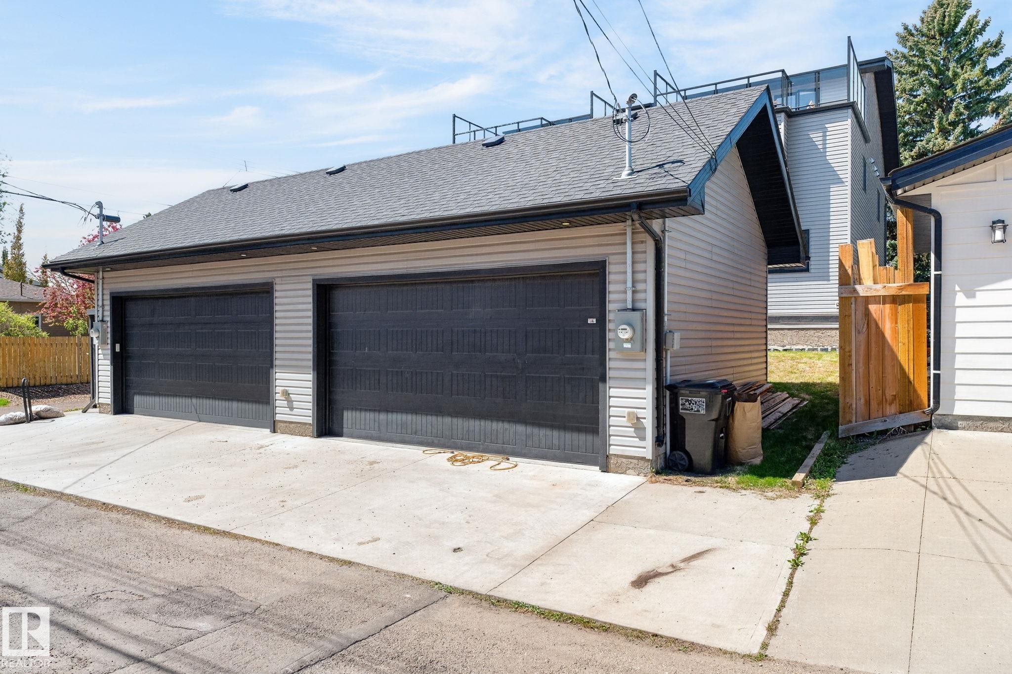 Detached two-car garage with asphalt shingle roof and horizontal siding - 8809 148 Street, Edmonton, AB - Outdoor