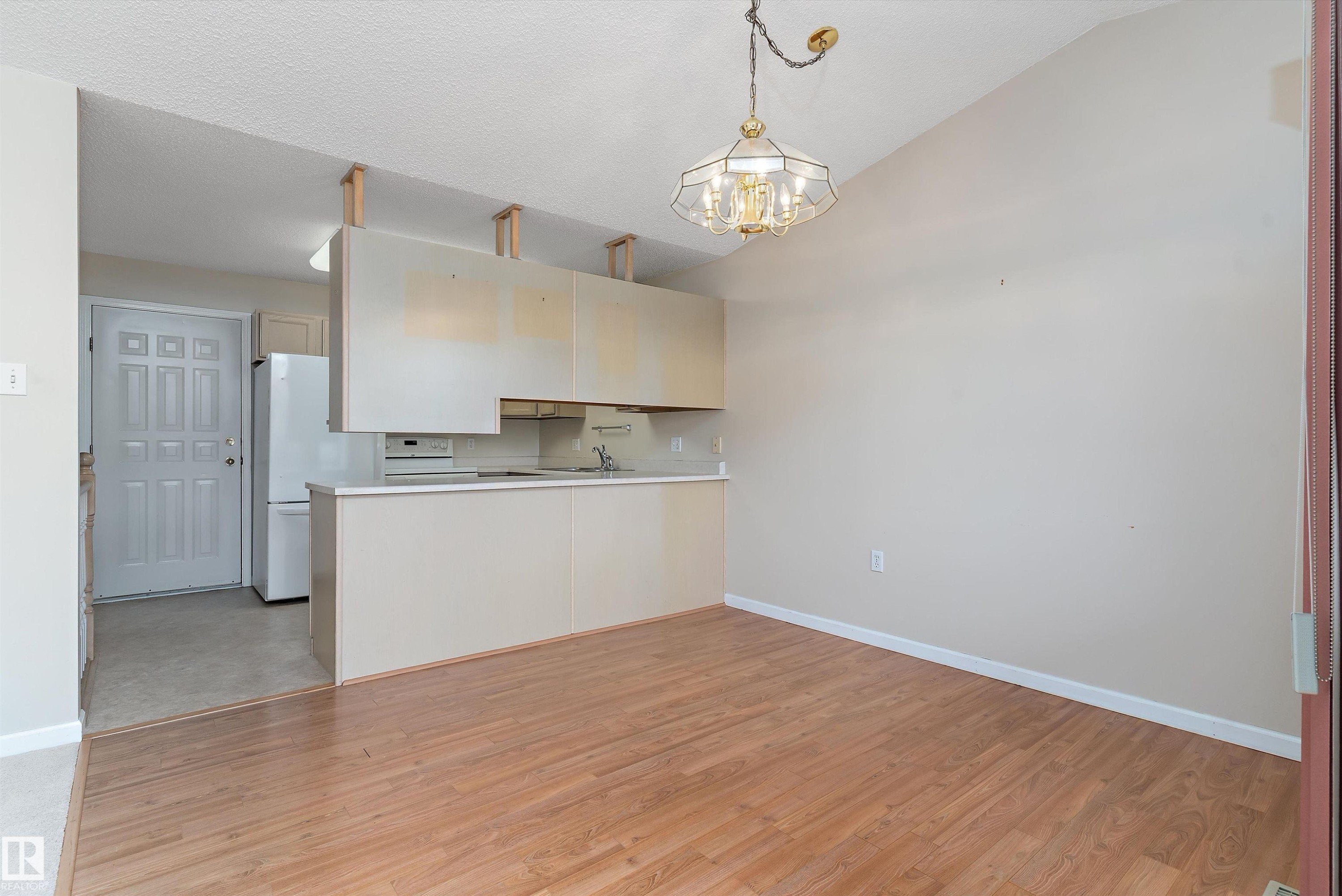 27 13217 155 Avenue, Edmonton, AB - Indoor Photo Showing Kitchen