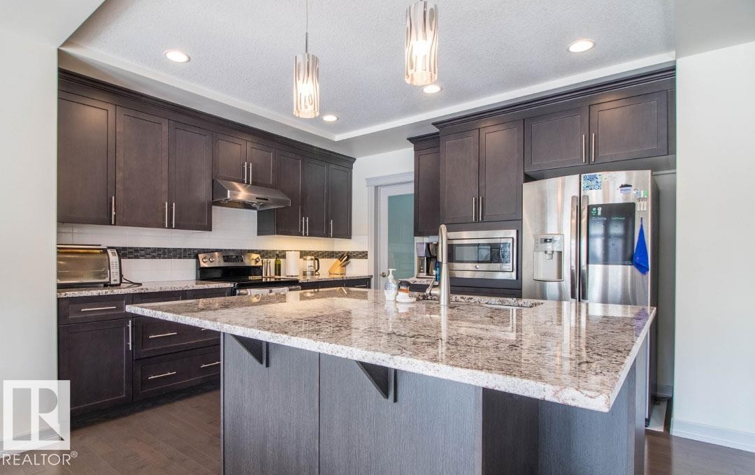 13855 143 Avenue Nw, Edmonton, AB - Indoor Photo Showing Kitchen With Stainless Steel Kitchen With Upgraded Kitchen