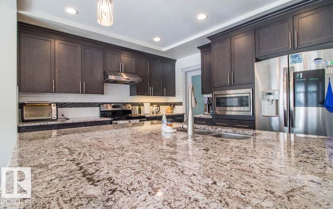 13855 143 Avenue Nw, Edmonton, AB - Indoor Photo Showing Kitchen With Stainless Steel Kitchen With Double Sink With Upgraded Kitchen
