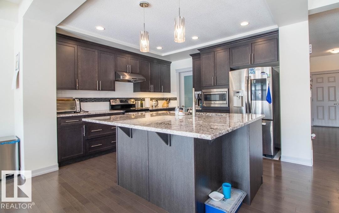 13855 143 Avenue Nw, Edmonton, AB - Indoor Photo Showing Kitchen With Stainless Steel Kitchen With Upgraded Kitchen