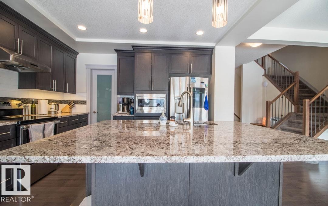 13855 143 Avenue Nw, Edmonton, AB - Indoor Photo Showing Kitchen With Stainless Steel Kitchen With Upgraded Kitchen