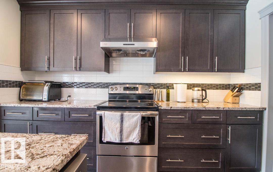 13855 143 Avenue Nw, Edmonton, AB - Indoor Photo Showing Kitchen With Upgraded Kitchen