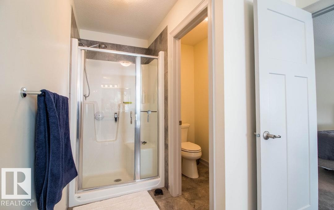13855 143 Avenue Nw, Edmonton, AB - Indoor Photo Showing Bathroom
