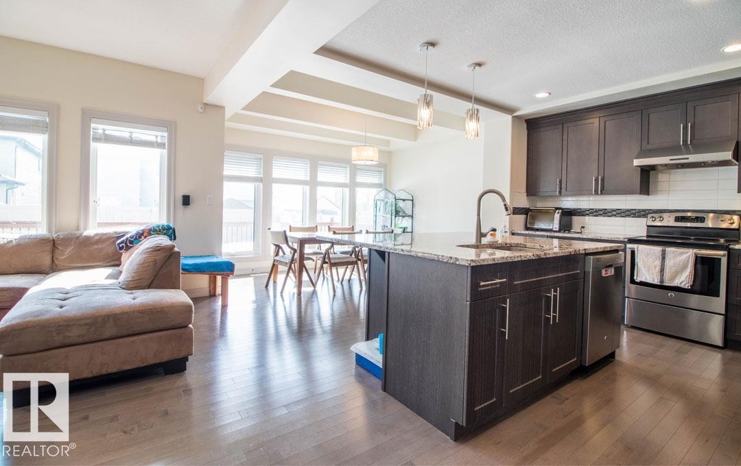 13855 143 Avenue Nw, Edmonton, AB - Indoor Photo Showing Kitchen With Upgraded Kitchen