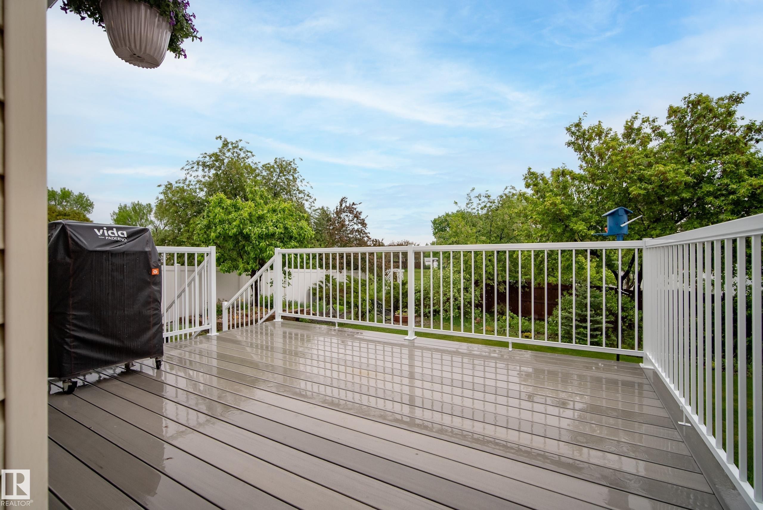 Spacious exterior deck featuring composite decking and white railings - 15503 62 Street, Edmonton, AB
