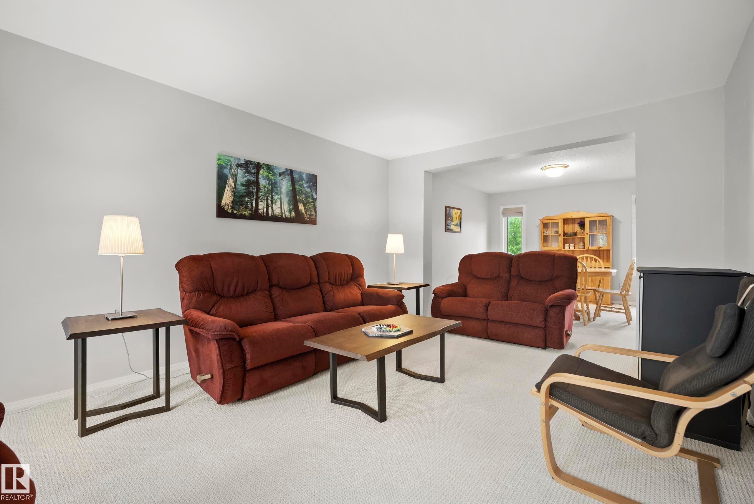 Carpeted living area featuring light gray walls and a recessed doorway - 15503 62 Street, Edmonton, AB