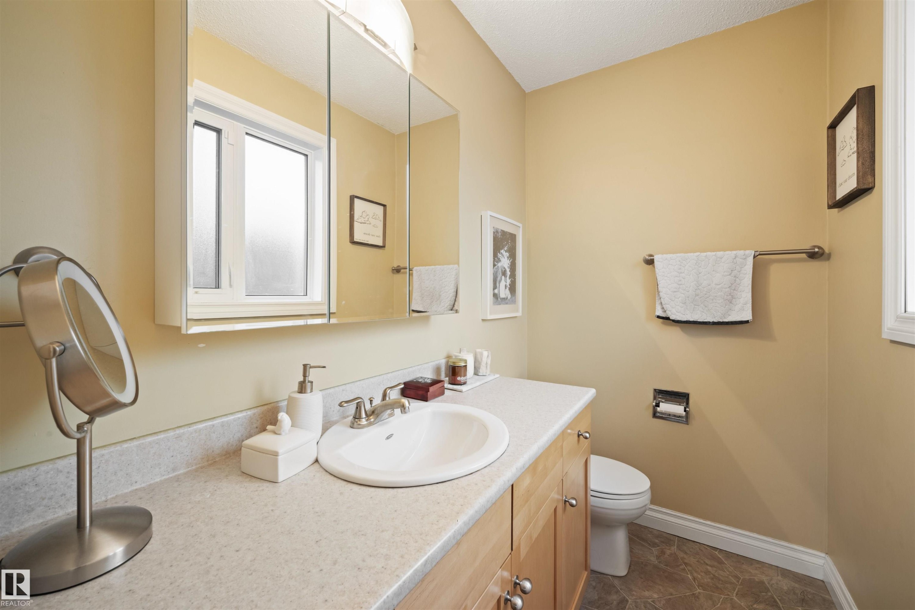 3814 Ada Boulevard, Edmonton, AB