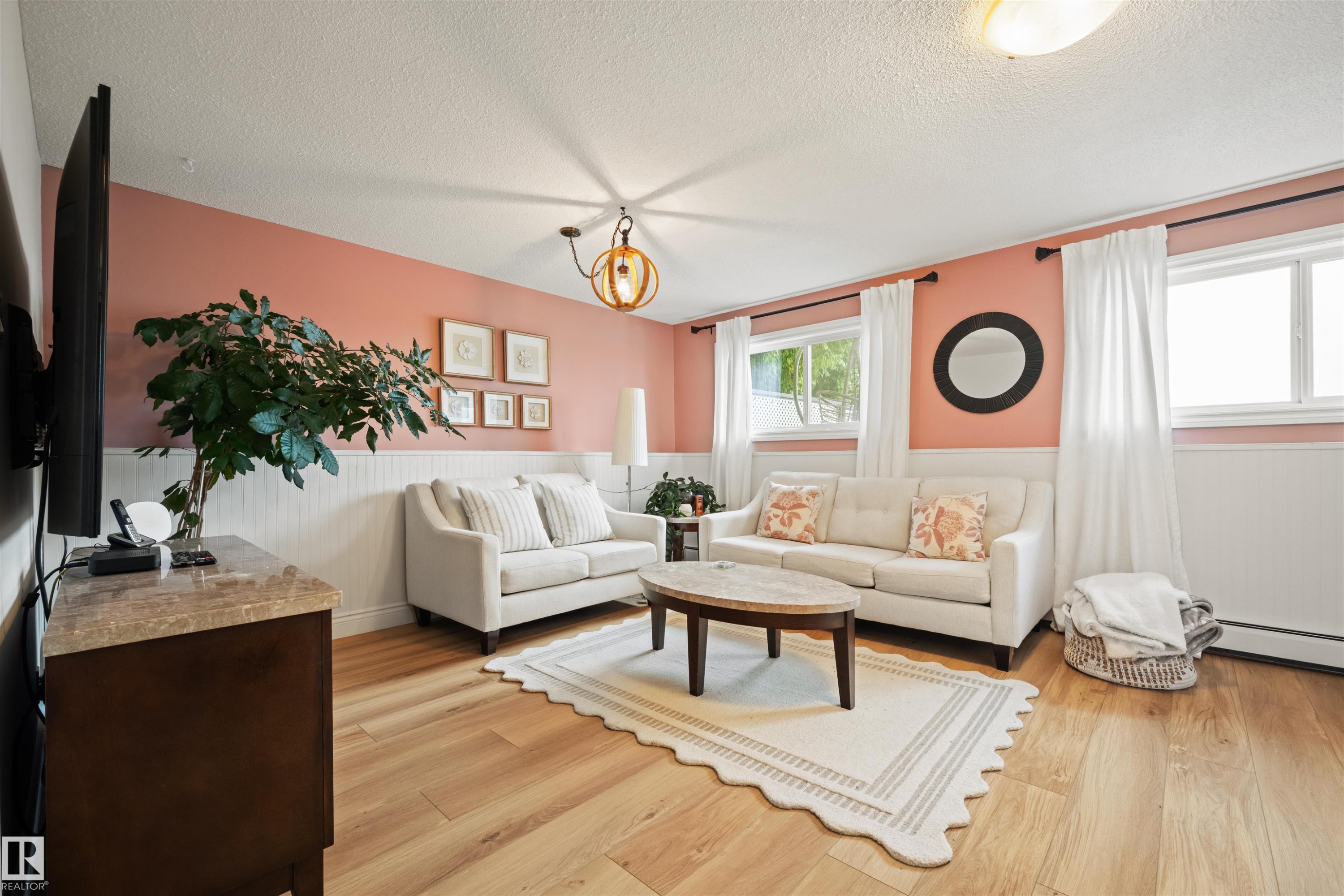 3814 Ada Boulevard, Edmonton, AB