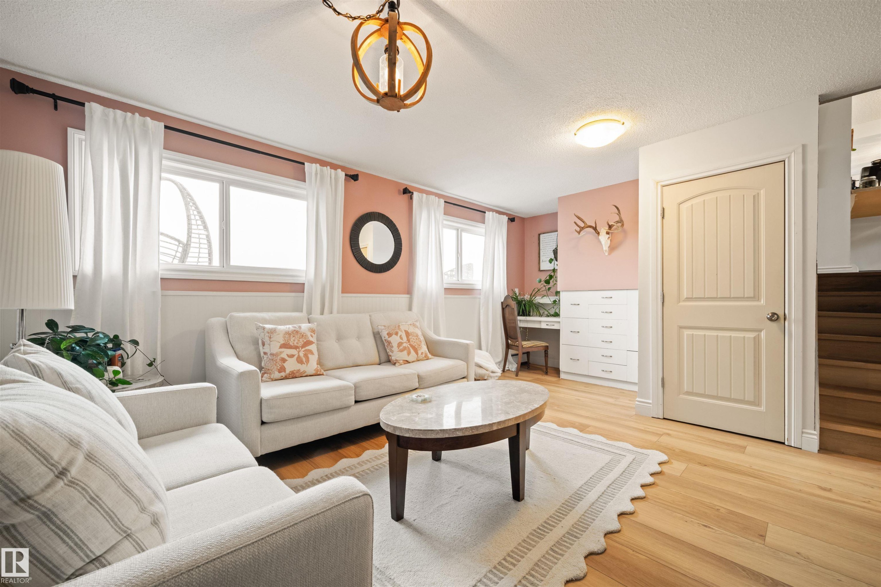 3814 Ada Boulevard, Edmonton, AB
