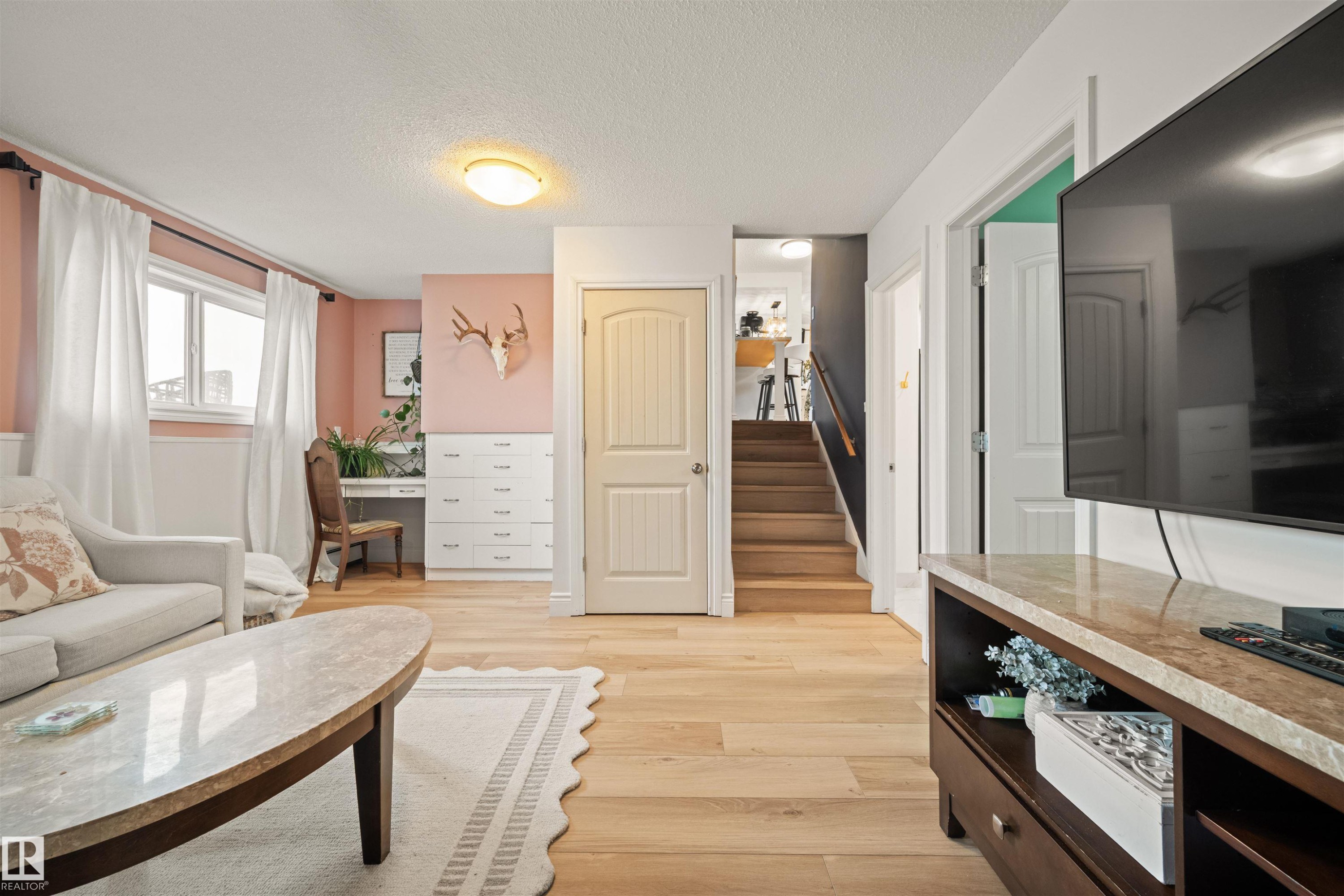 3814 Ada Boulevard, Edmonton, AB